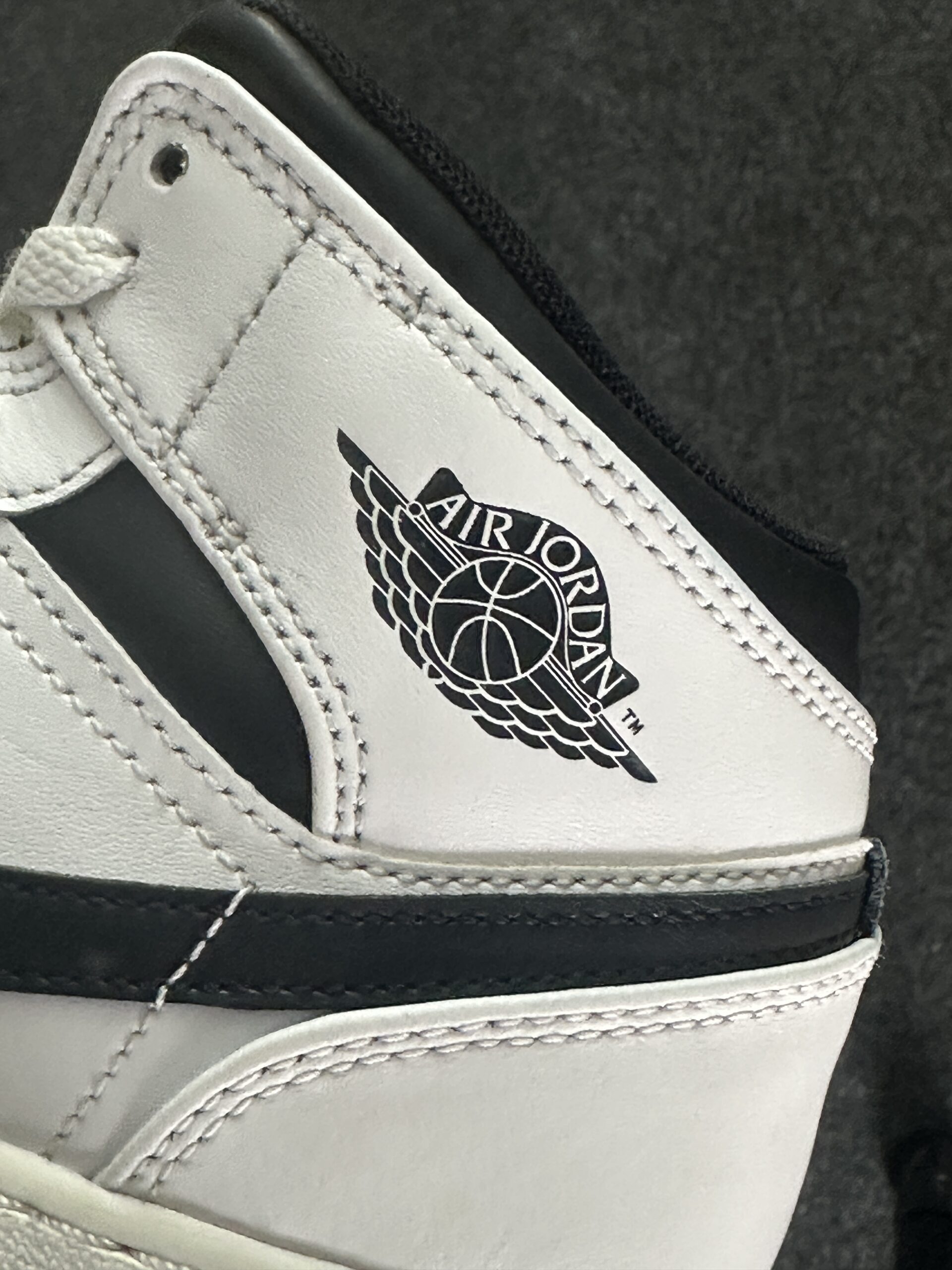 Air Jordan 1 Mid Reverse Panda DQ8423-132 taglia EU 38 vista logo 2