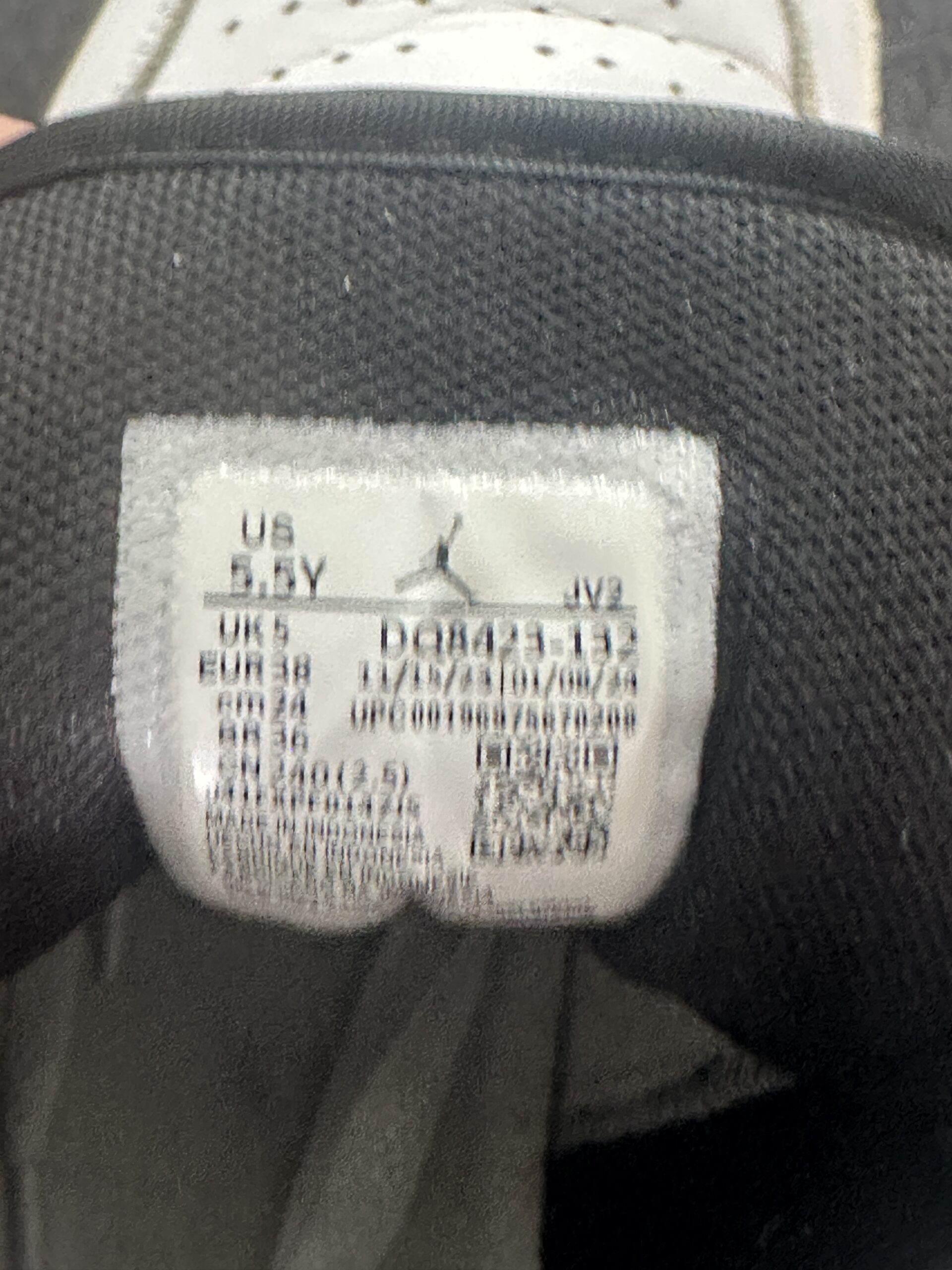 Air Jordan 1 Mid Reverse Panda DQ8423-132 taglia EU 38 vista label 2