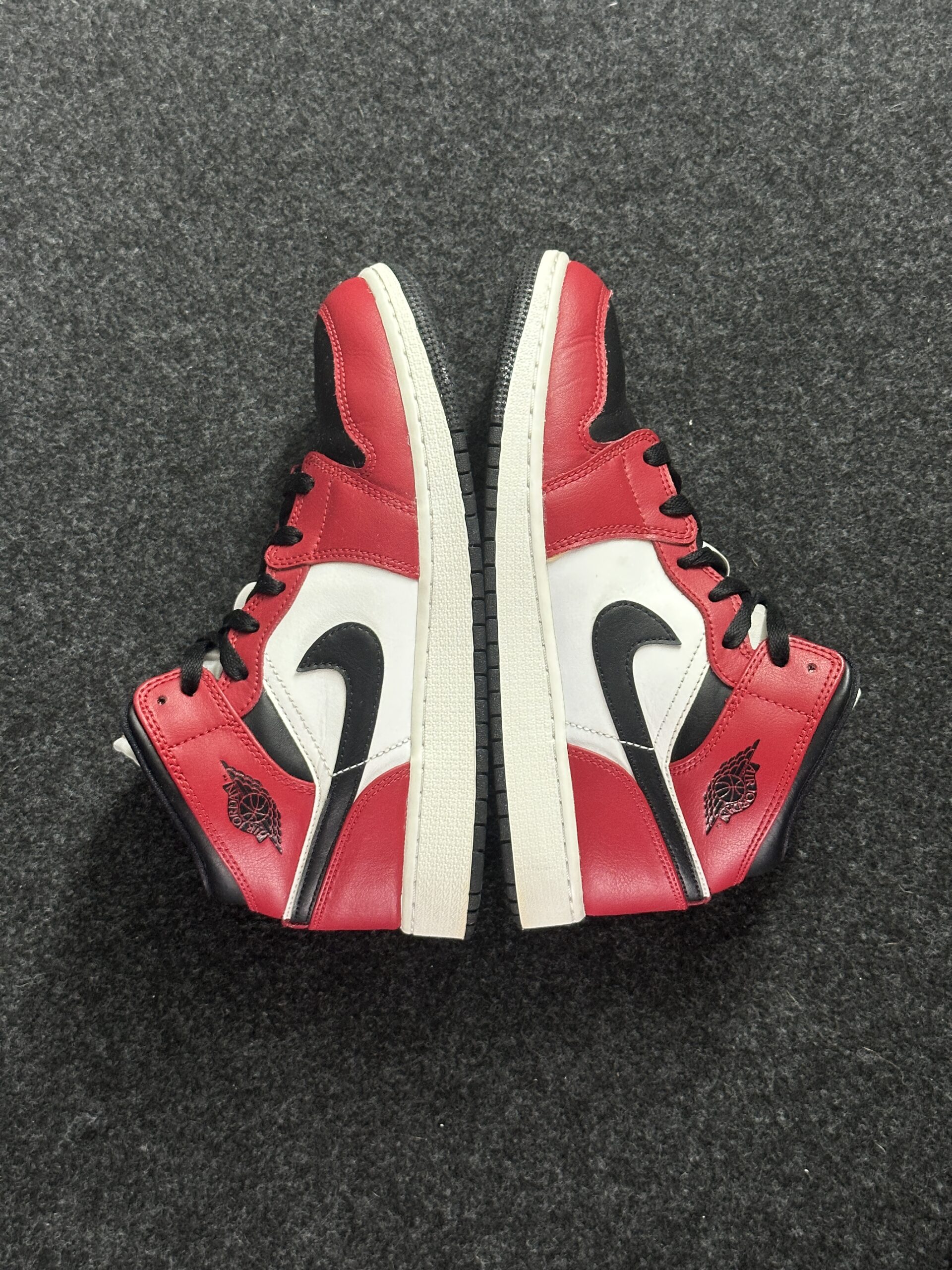 Air Jordan 1 Mid Chicago Black Toe 554725-069 taglia EU 38 vista esterna