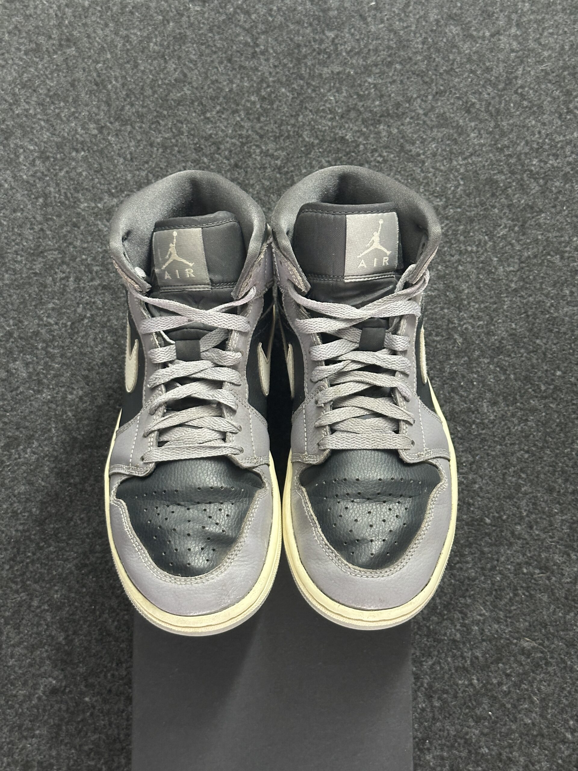 Air Jordan 1 Mid Cement Grey BQ6472-022 taglia EU 39 vista punta
