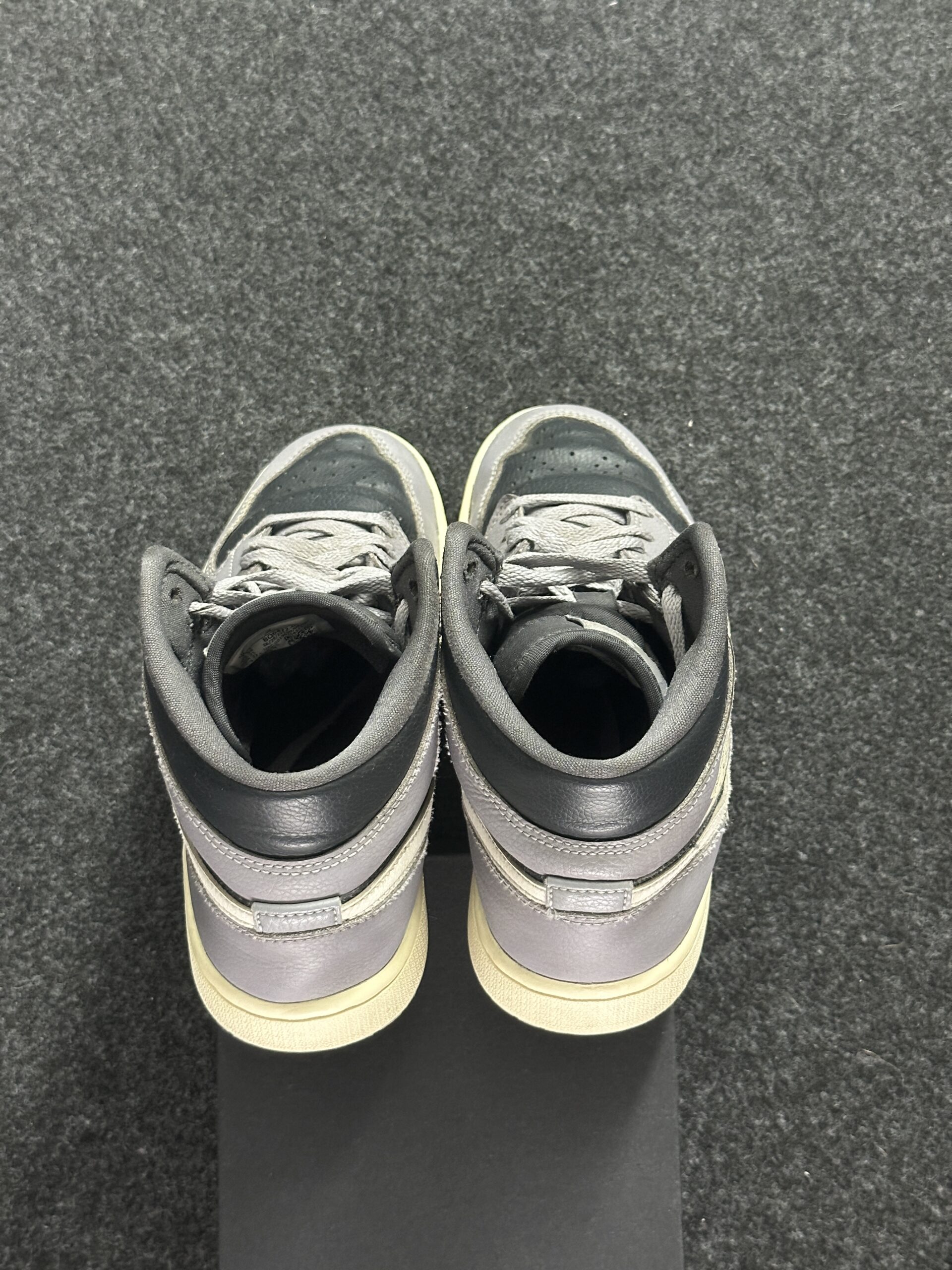 Air Jordan 1 Mid Cement Grey BQ6472-022 taglia EU 39 vista tallone