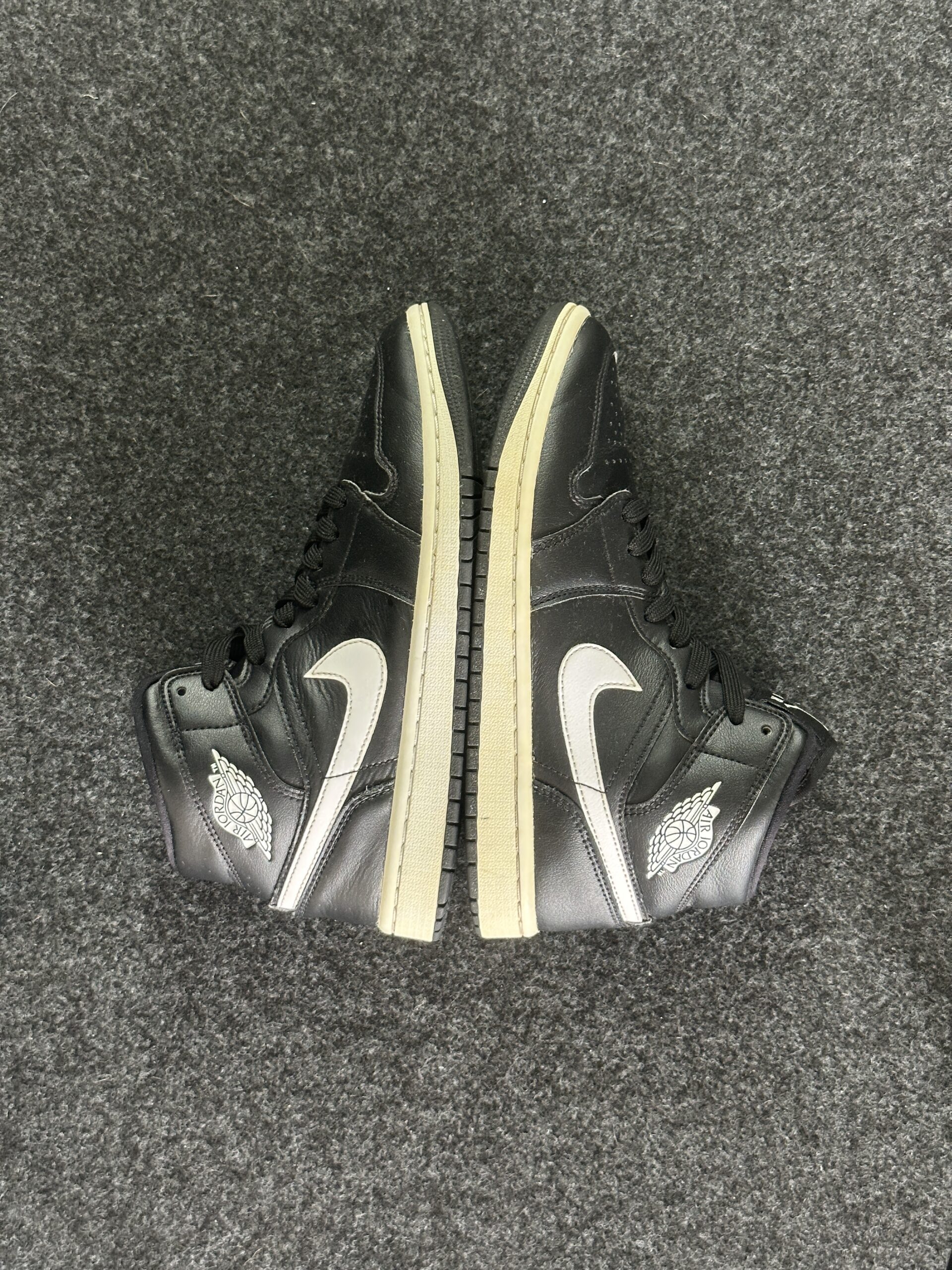 Air Jordan 1 Mid Black White BQ6472-011 taglia EU 38 vista esterna