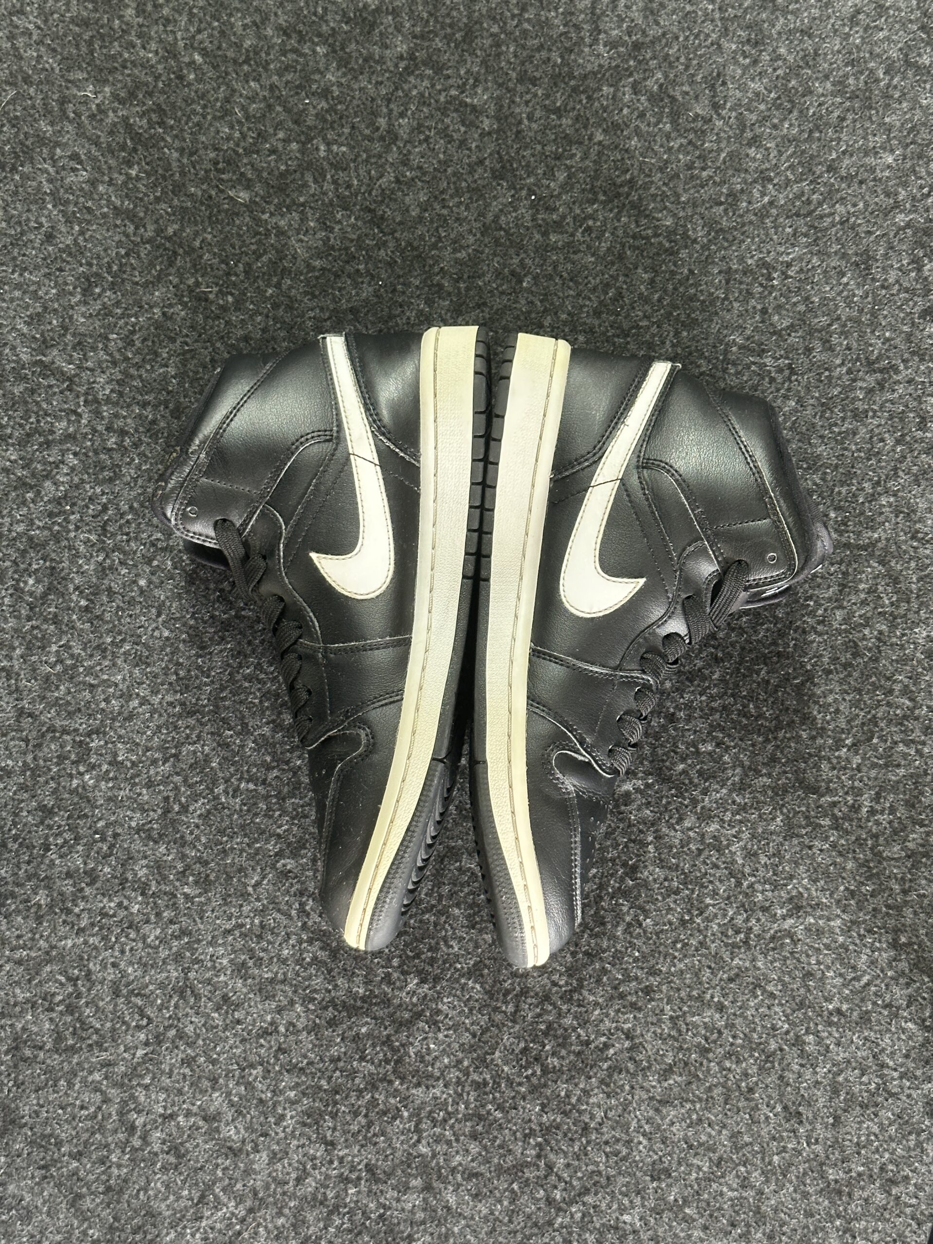 Air Jordan 1 Mid Black White BQ6472-011 taglia EU 38 vista interna