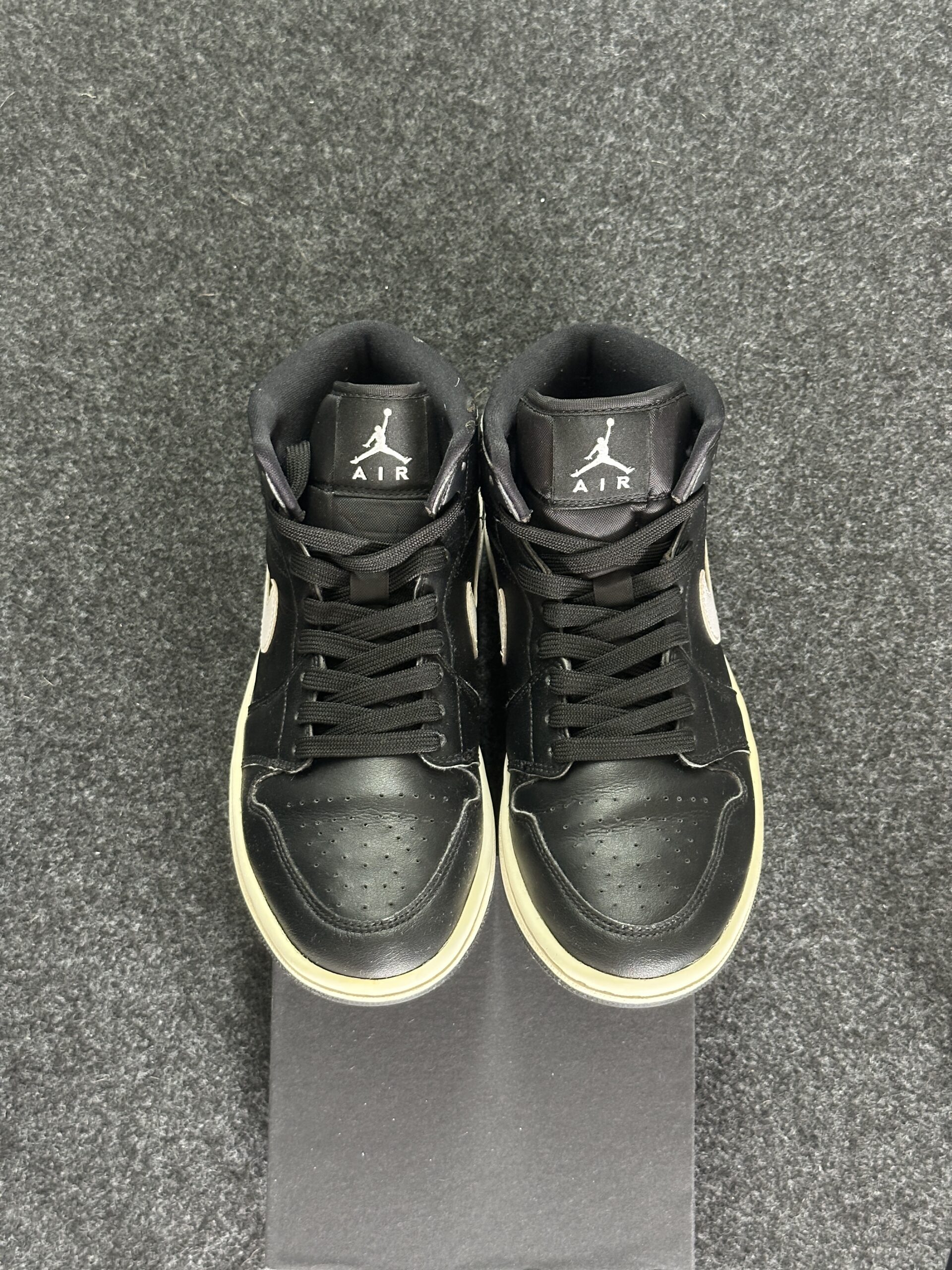 Air Jordan 1 Mid Black White BQ6472-011 taglia EU 38 vista punta