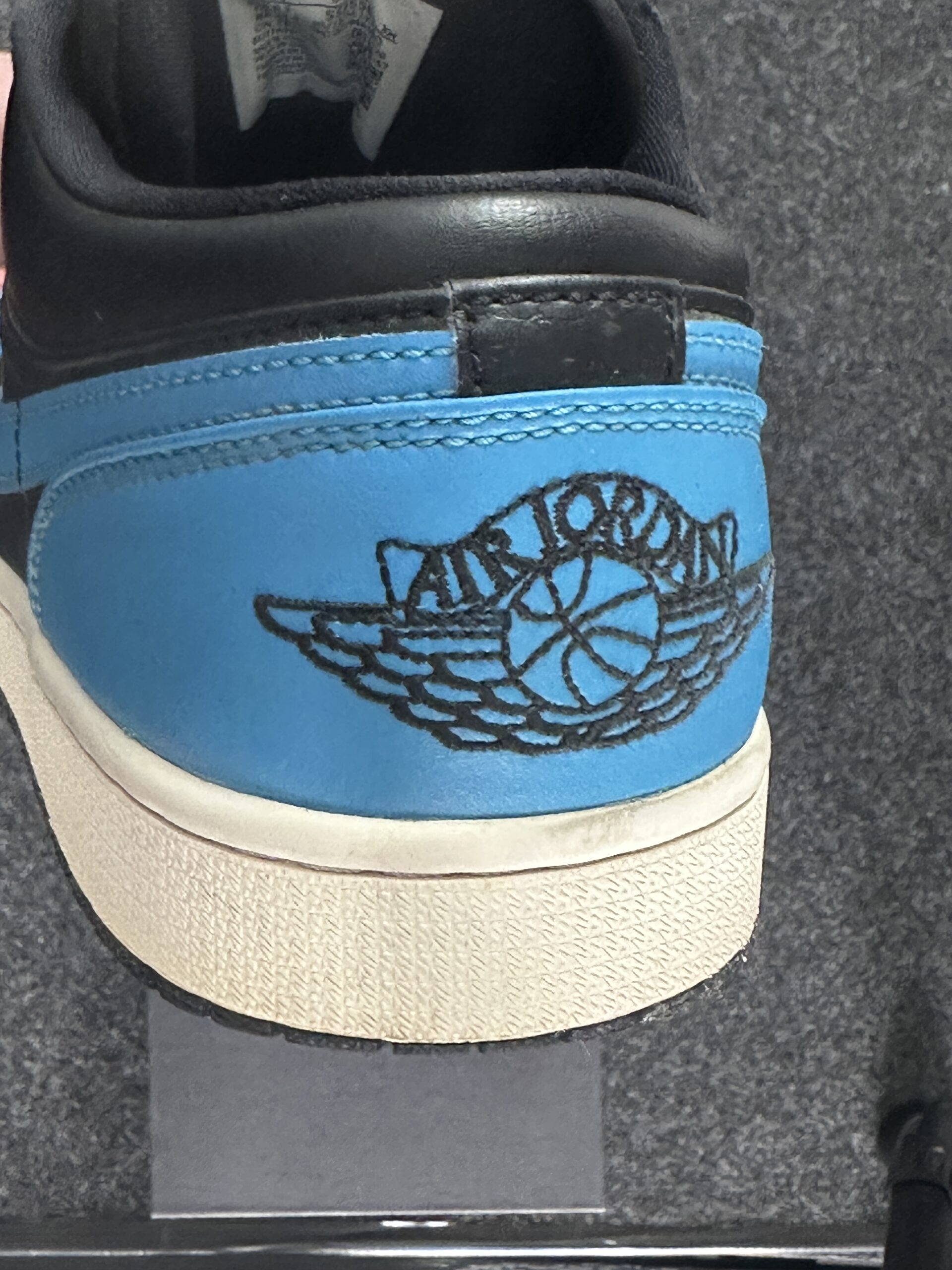 Air Jordan 1 Low Laser Blue 553558-410 taglia EU 44.5 vista logo