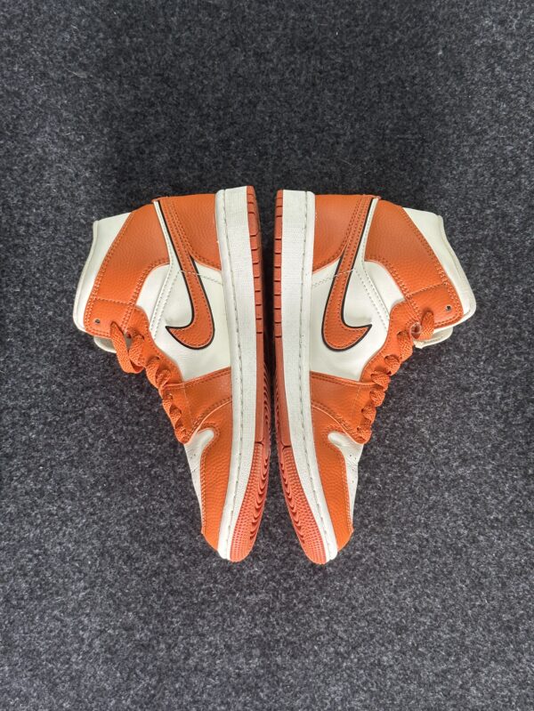 Air Jordan 1 Mid SE Sport Spice DV1302-100 taglia EU 37.5 vista interna
