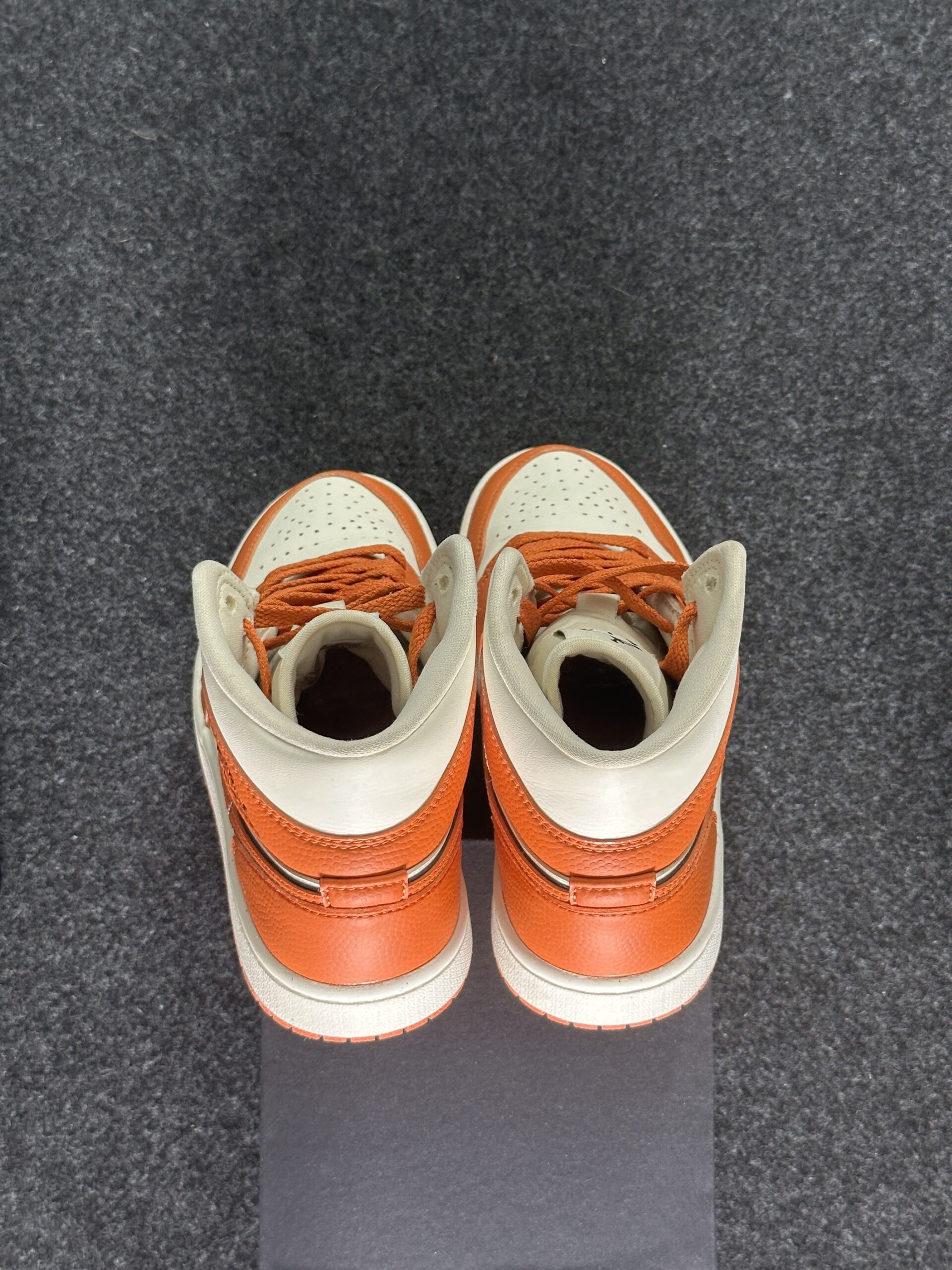 Air Jordan 1 Mid SE Sport Spice DV1302-100 taglia EU 37.5 vista tallone