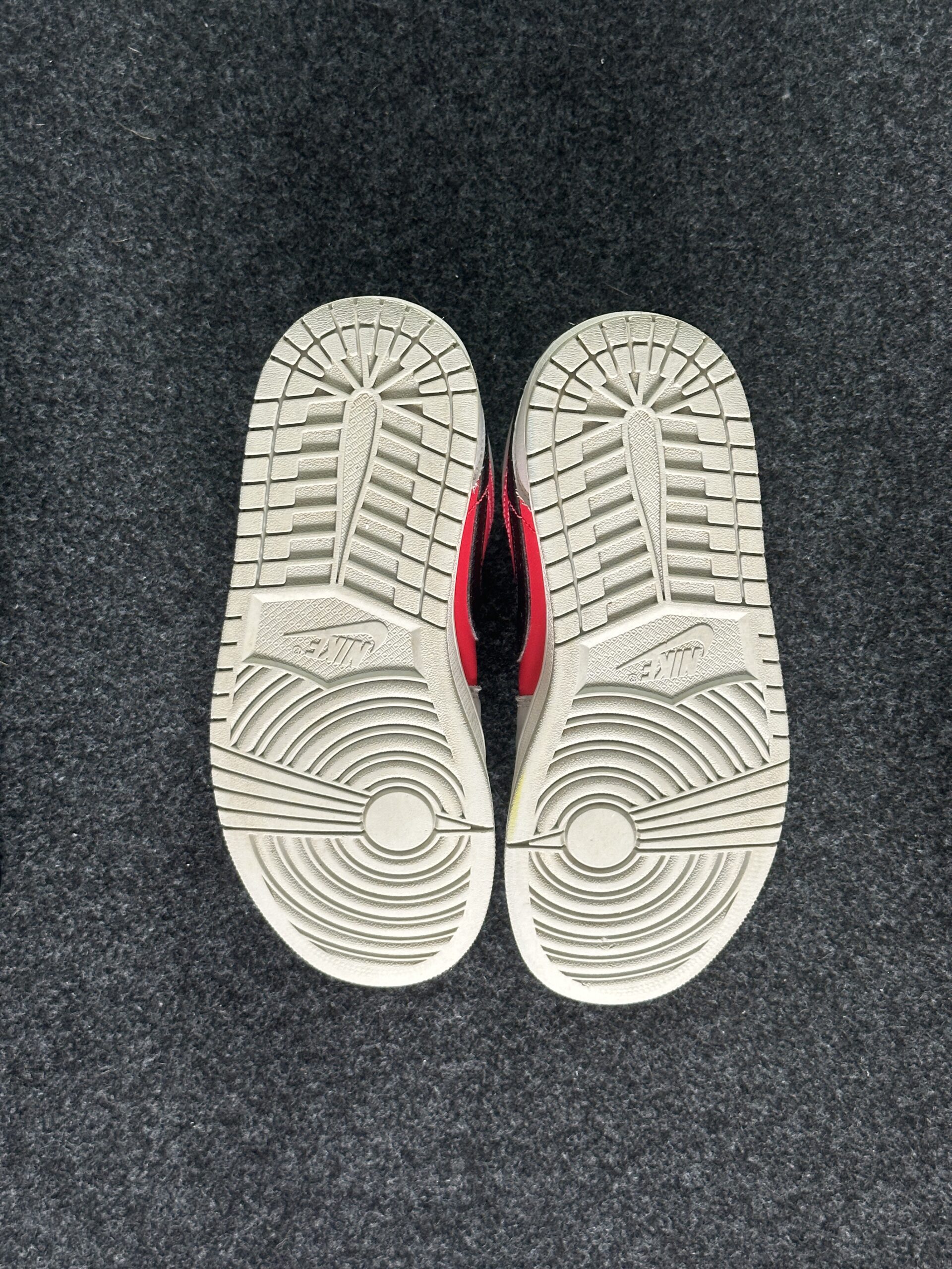 Air Jordan 1 Low Siren Red DC0774-060 taglia EU 40 vista suole