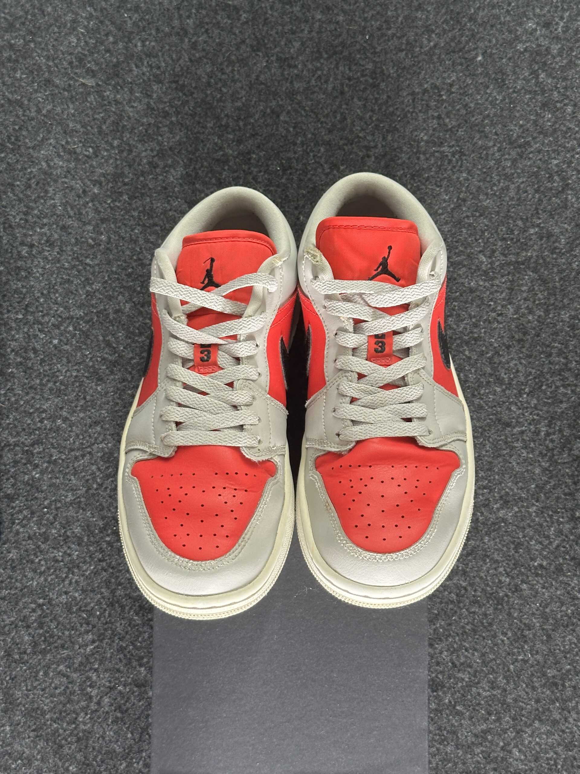Air Jordan 1 Low Siren Red DC0774-060 taglia EU 40 vista punta
