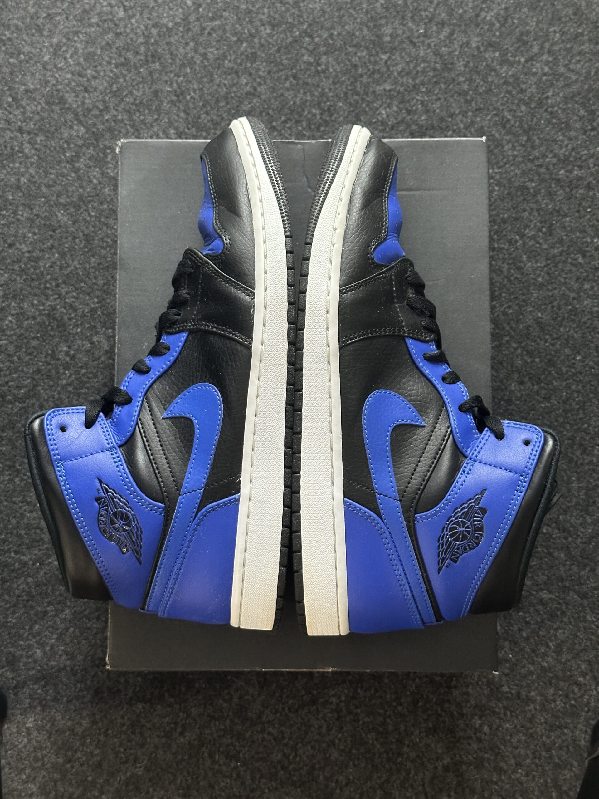 Air Jordan 1 Mid Hyper Royal 554724-077 taglia EU 45.5 vista esterna