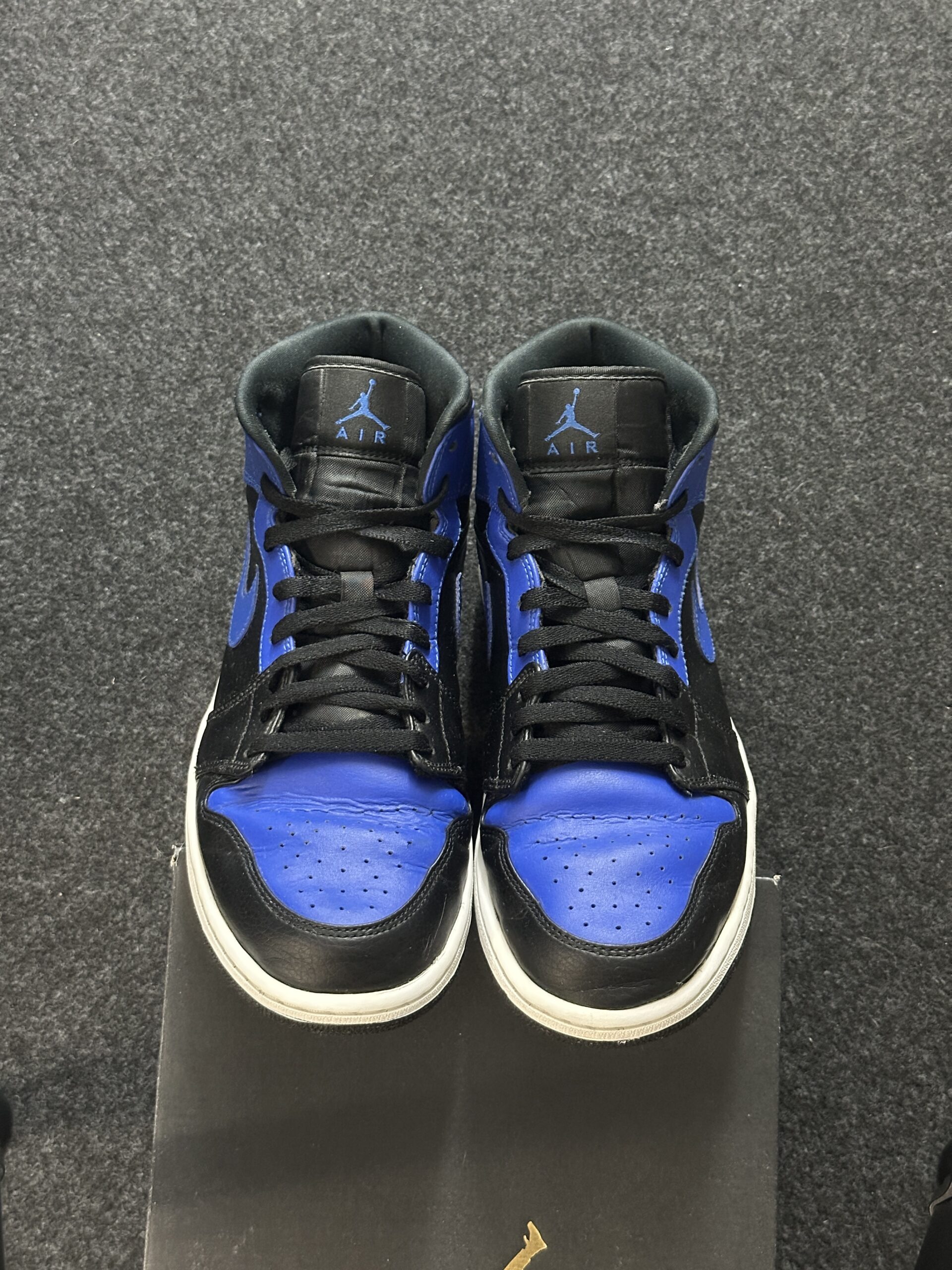 Air Jordan 1 Mid Hyper Royal 554724-077 taglia EU 45.5 vista punta