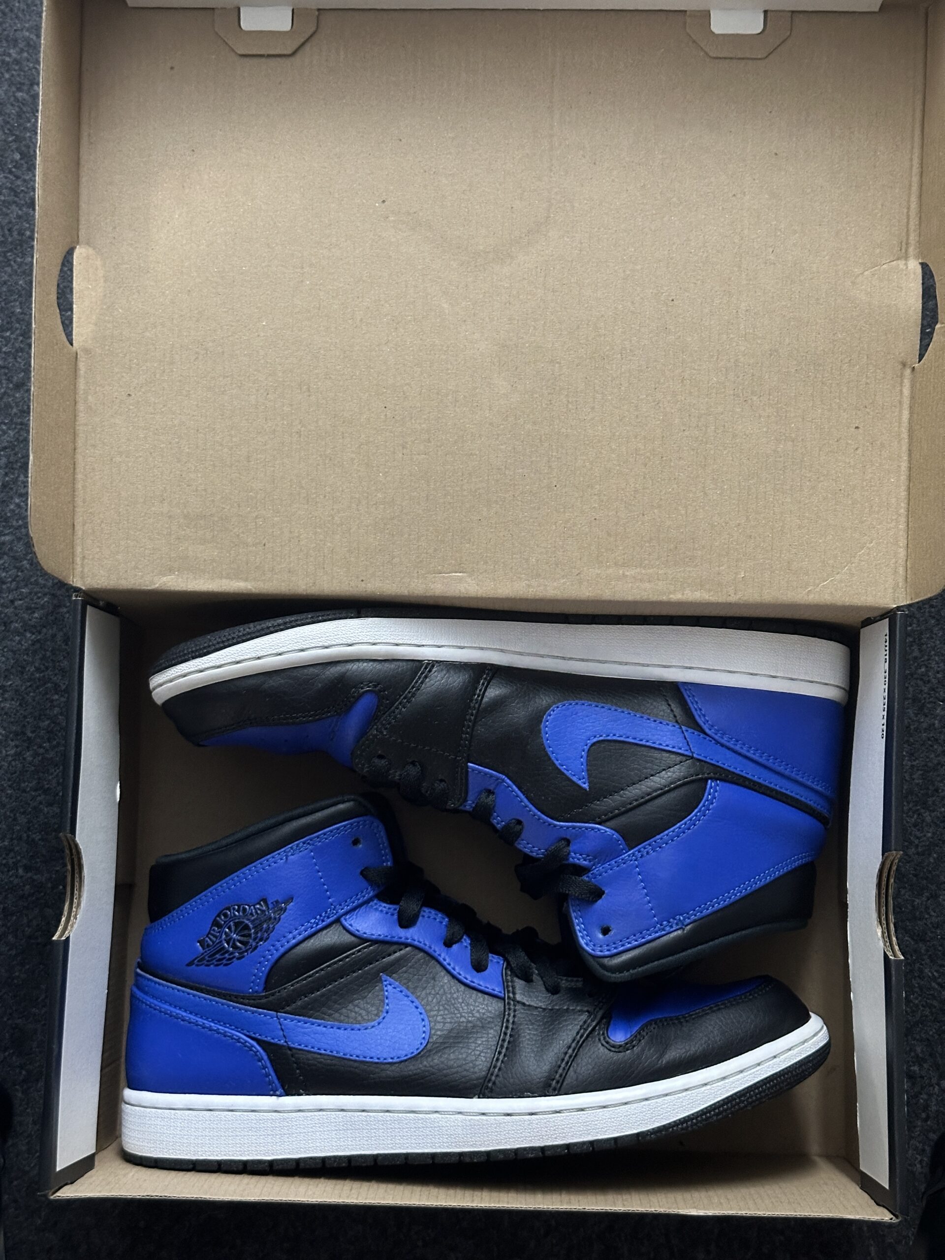 Air Jordan 1 Mid Hyper Royal 554724-077 taglia EU 45.5 vista intbox