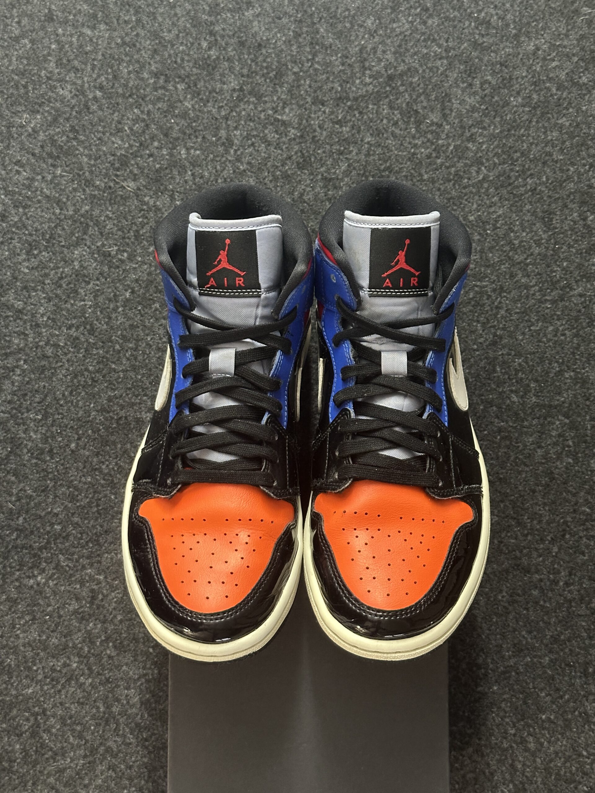 Air Jordan 1 Mid SE Multi Patent CV5276-001 taglia EU 40 vista punta