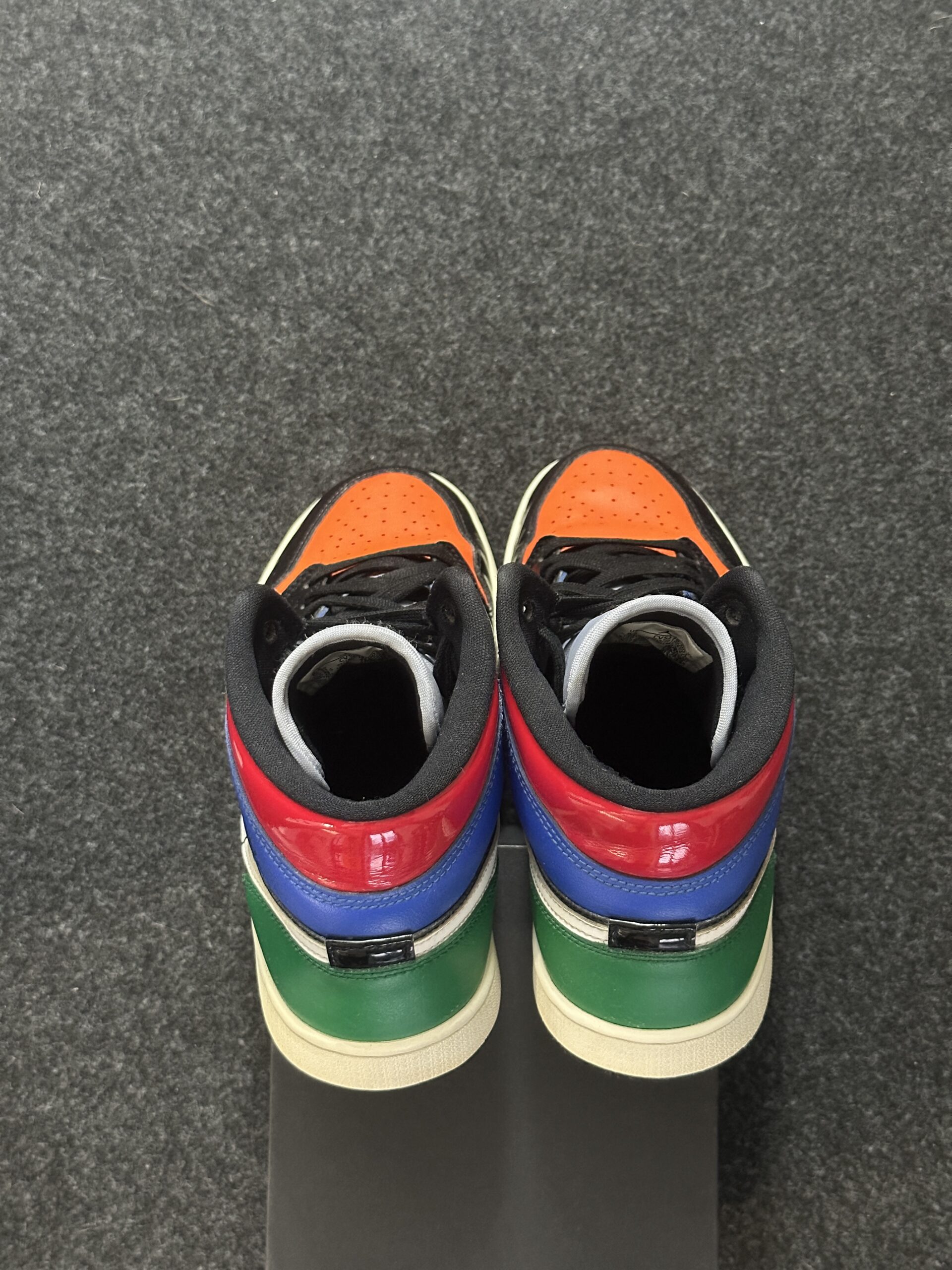 Air Jordan 1 Mid SE Multi Patent CV5276-001 taglia EU 40 vista tallone