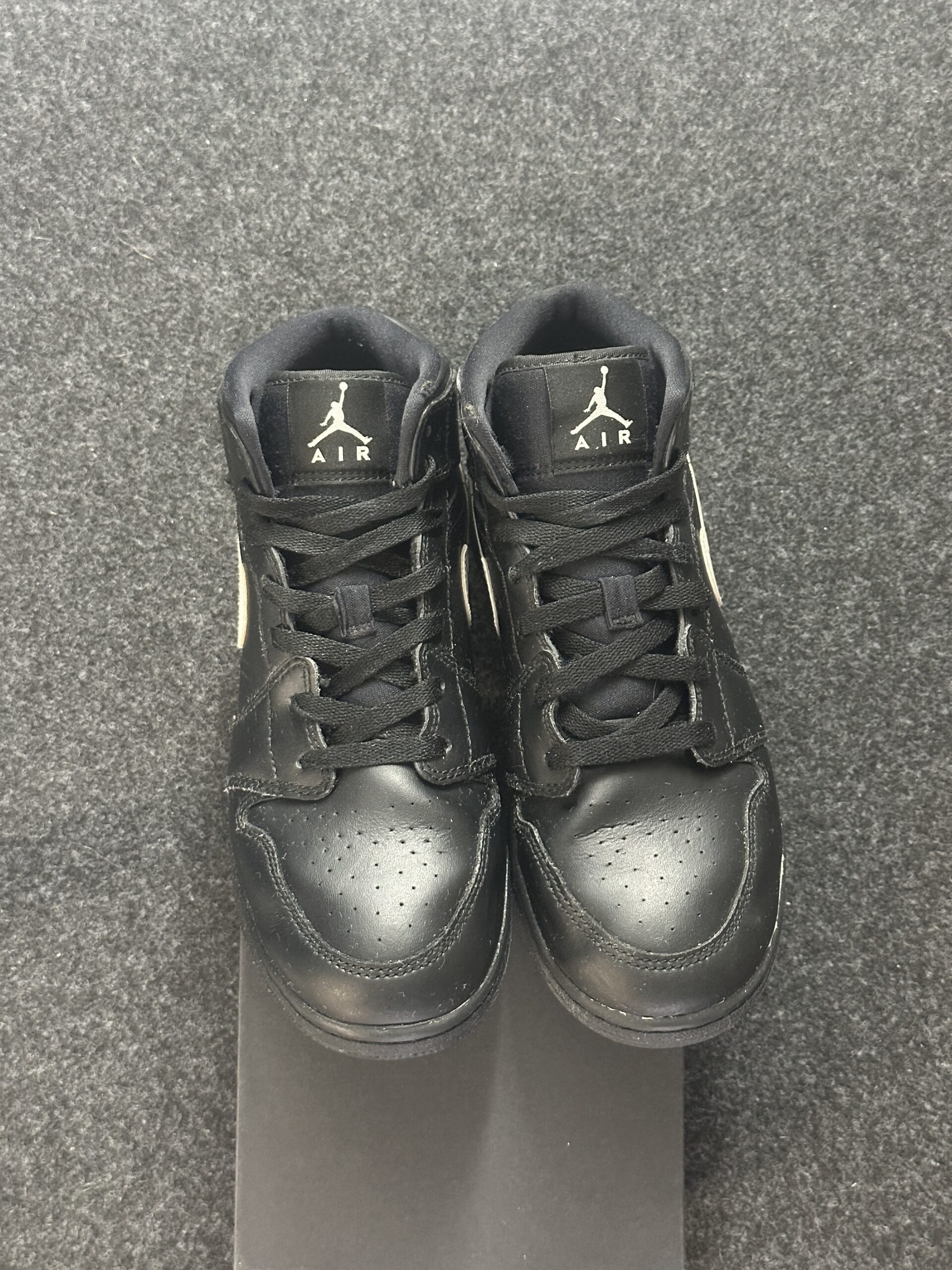 Air Jordan 1 Mid Black White Speckle 554725-049 taglia EU 40 vista punta