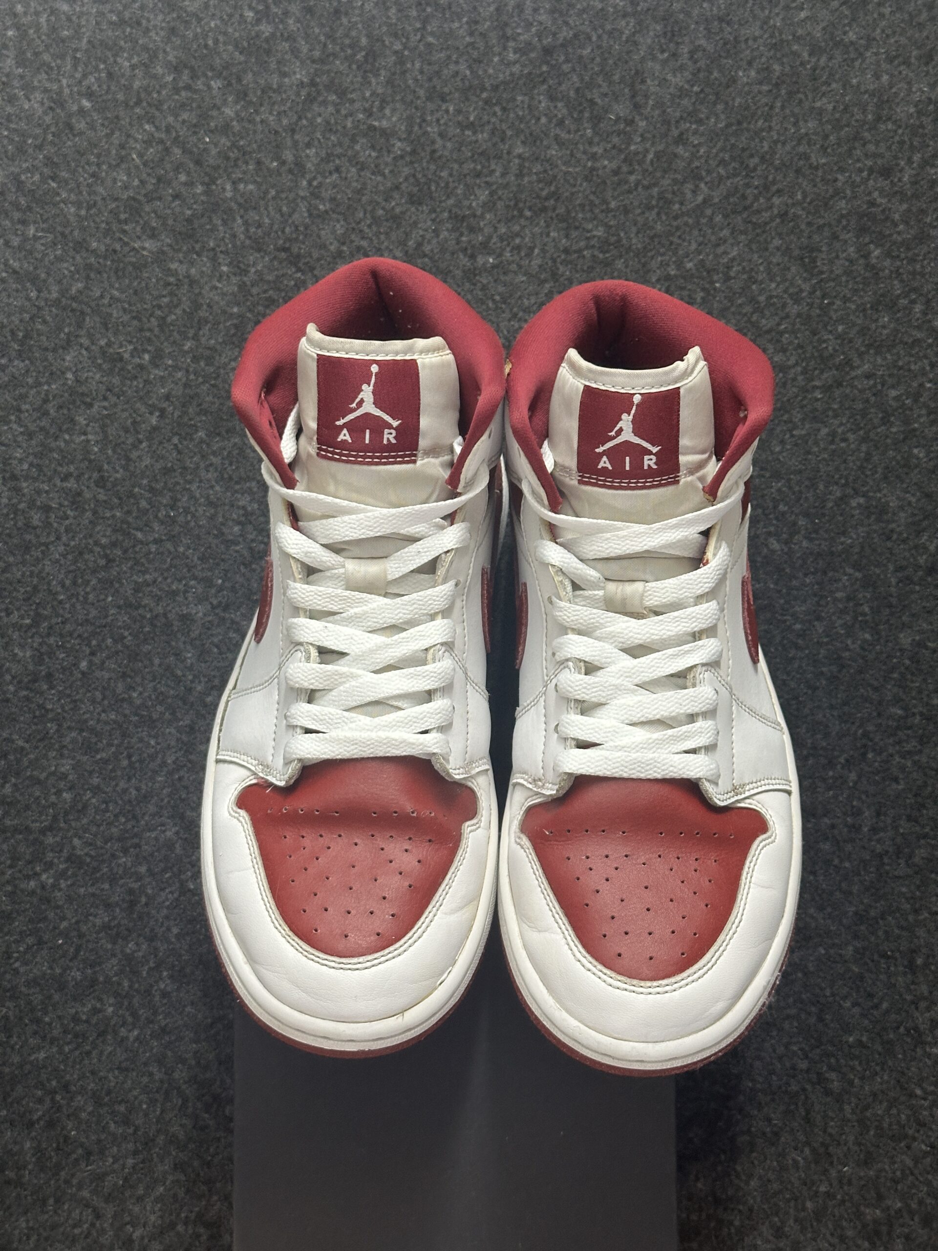 Air Jordan 1 Mid White Pomegranate BQ6472-161 taglia EU 42 vista punta
