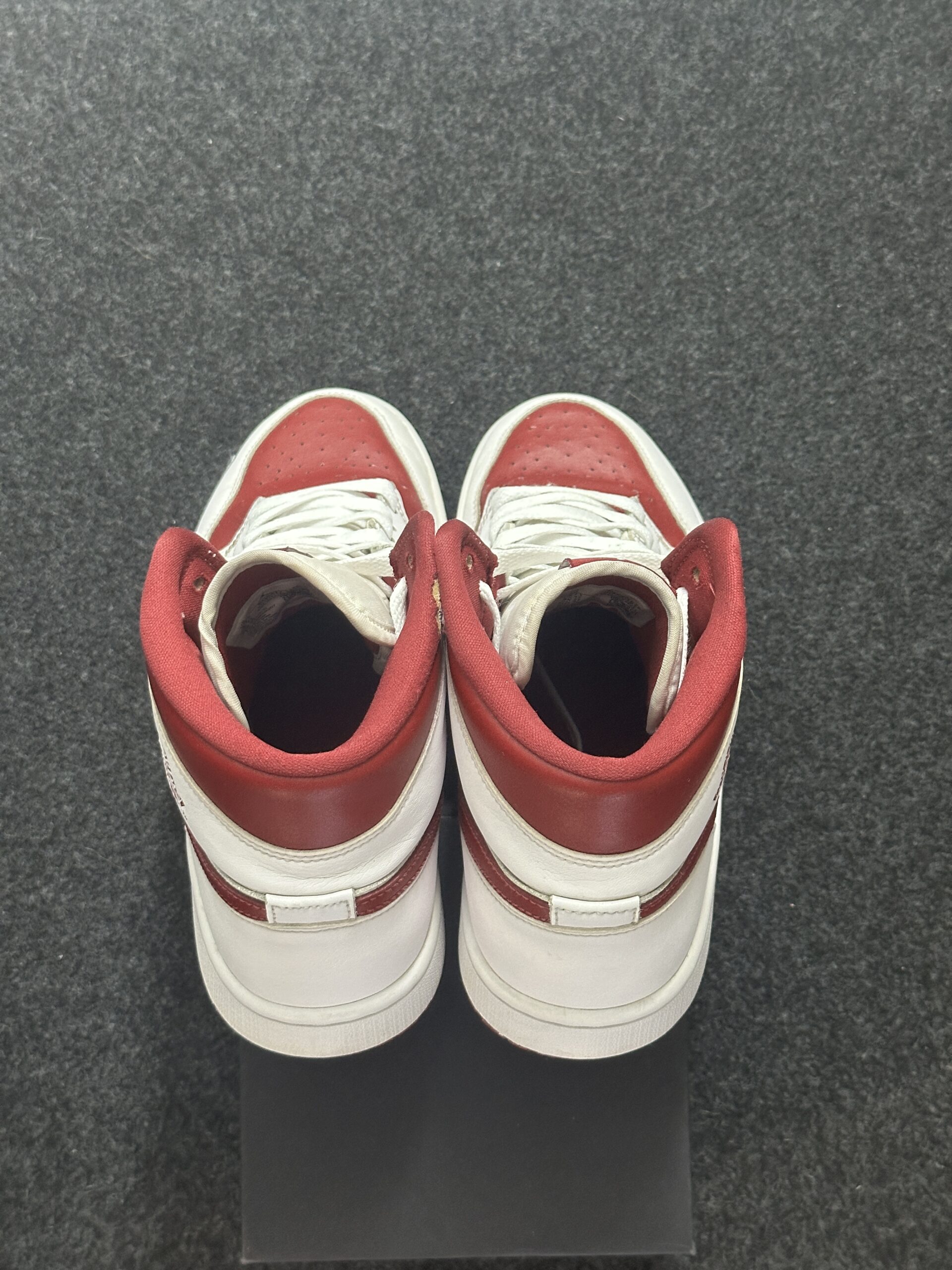 Air Jordan 1 Mid White Pomegranate BQ6472-161 taglia EU 42 vista tallone