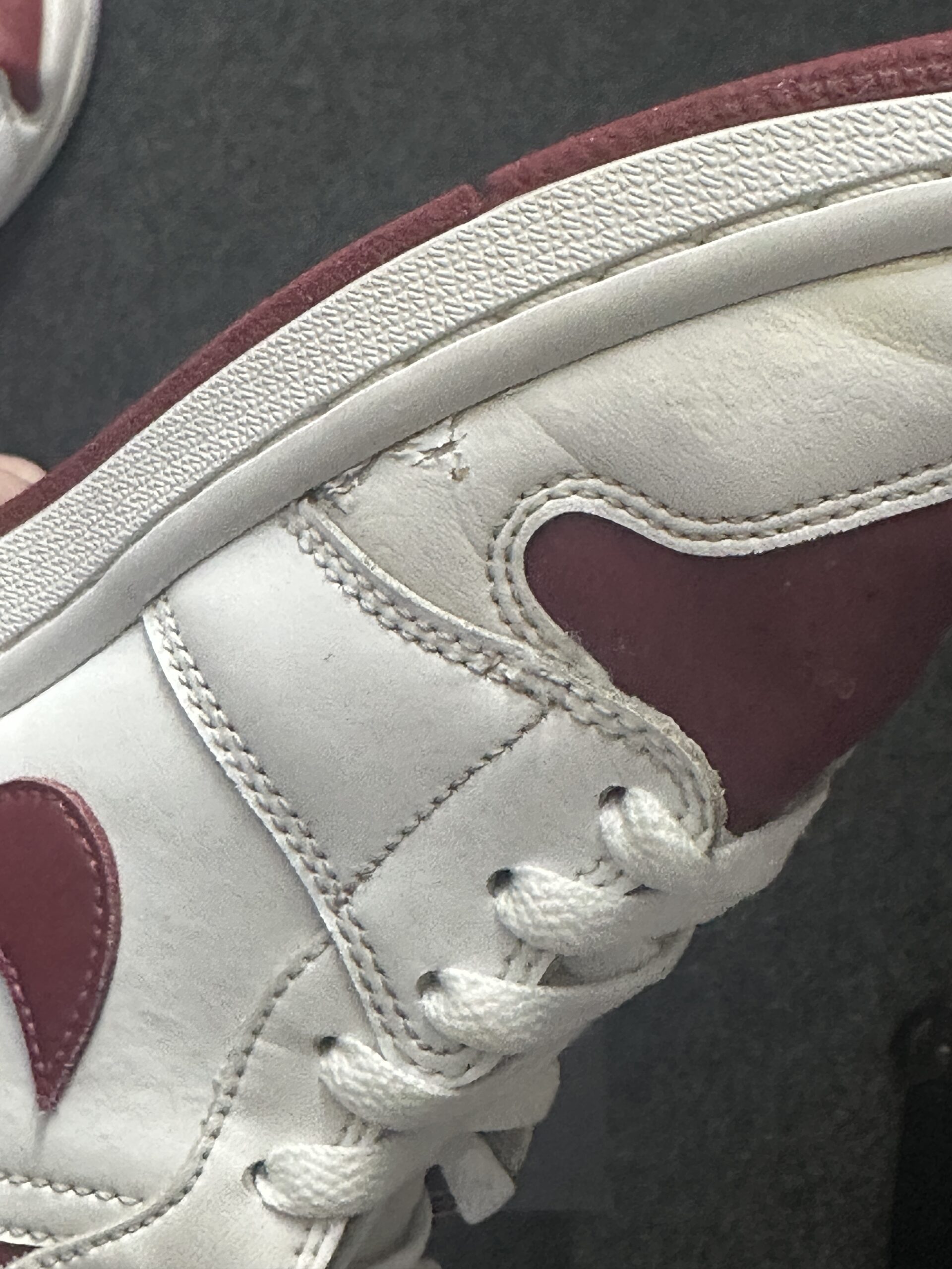Air Jordan 1 Mid White Pomegranate BQ6472-161 taglia EU 42 vista dif2