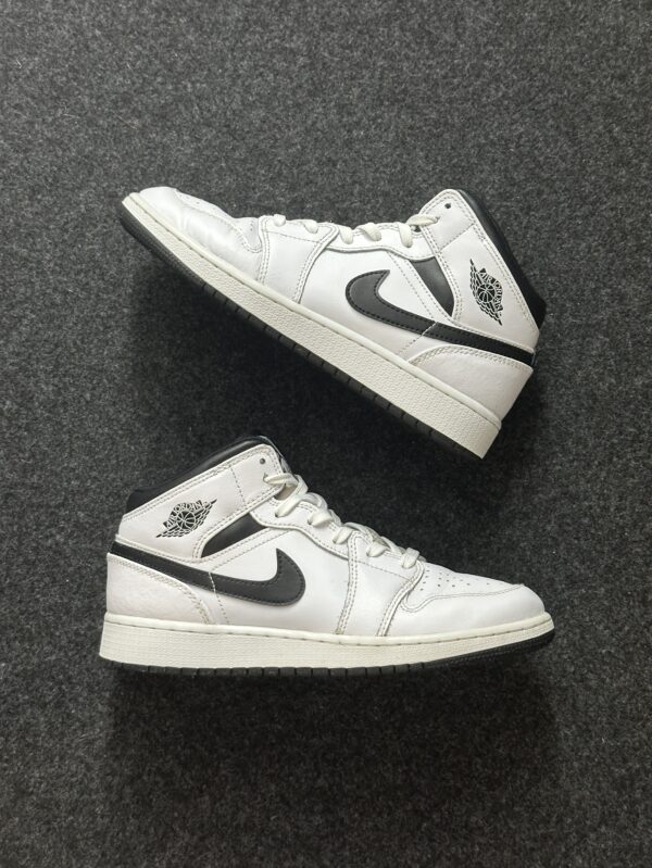 Air Jordan 1 Mid Reverse Panda DQ8423-132 taglia EU 38 vista principale