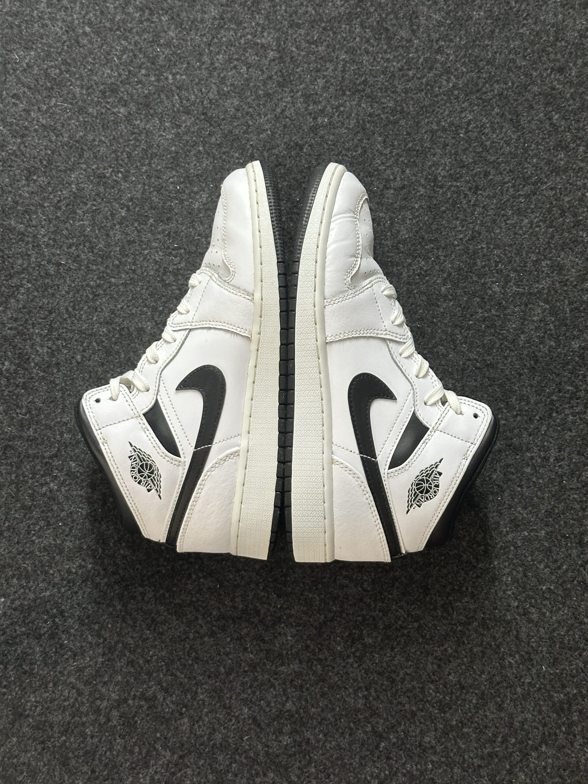 Air Jordan 1 Mid Reverse Panda DQ8423-132 taglia EU 38 vista esterna