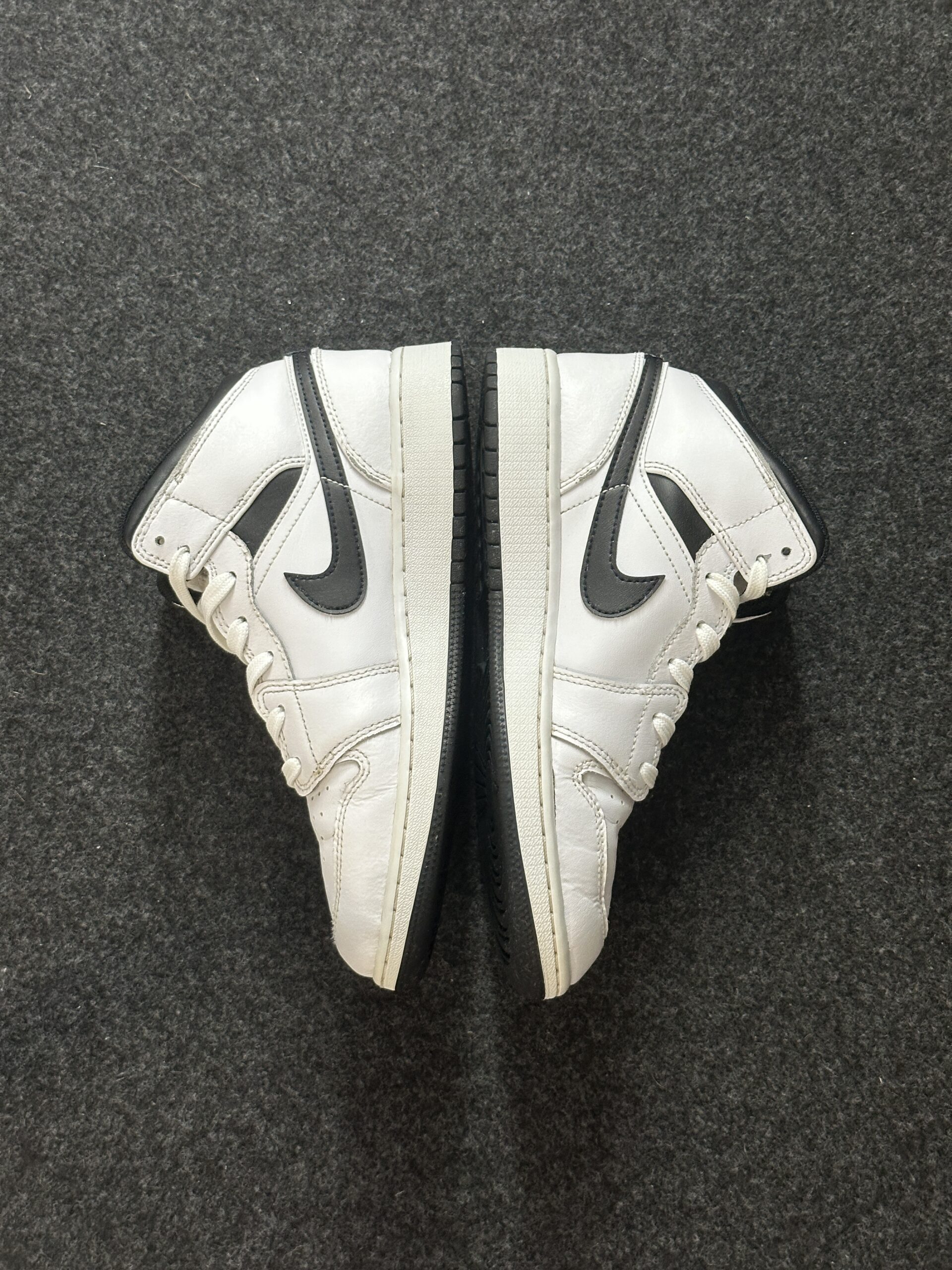 Air Jordan 1 Mid Reverse Panda DQ8423-132 taglia EU 38 vista interna