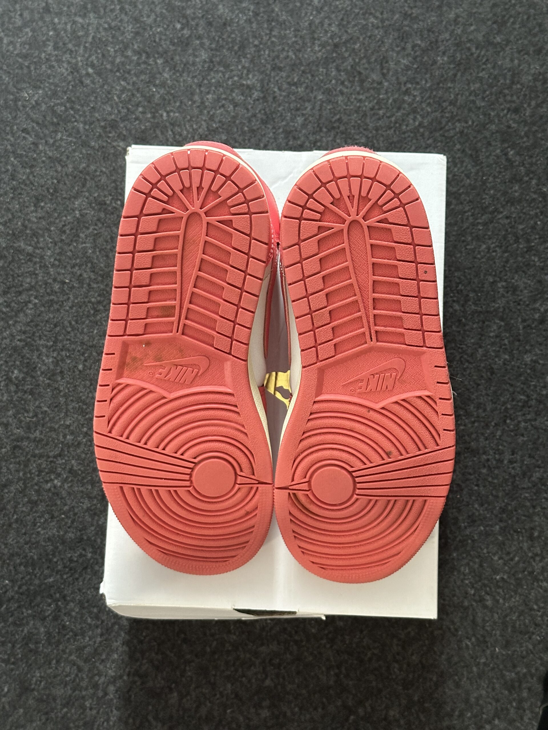 Air Jordan 1 Mid Strawberries and Cream BQ6472-186 taglia EU 39 vista suole