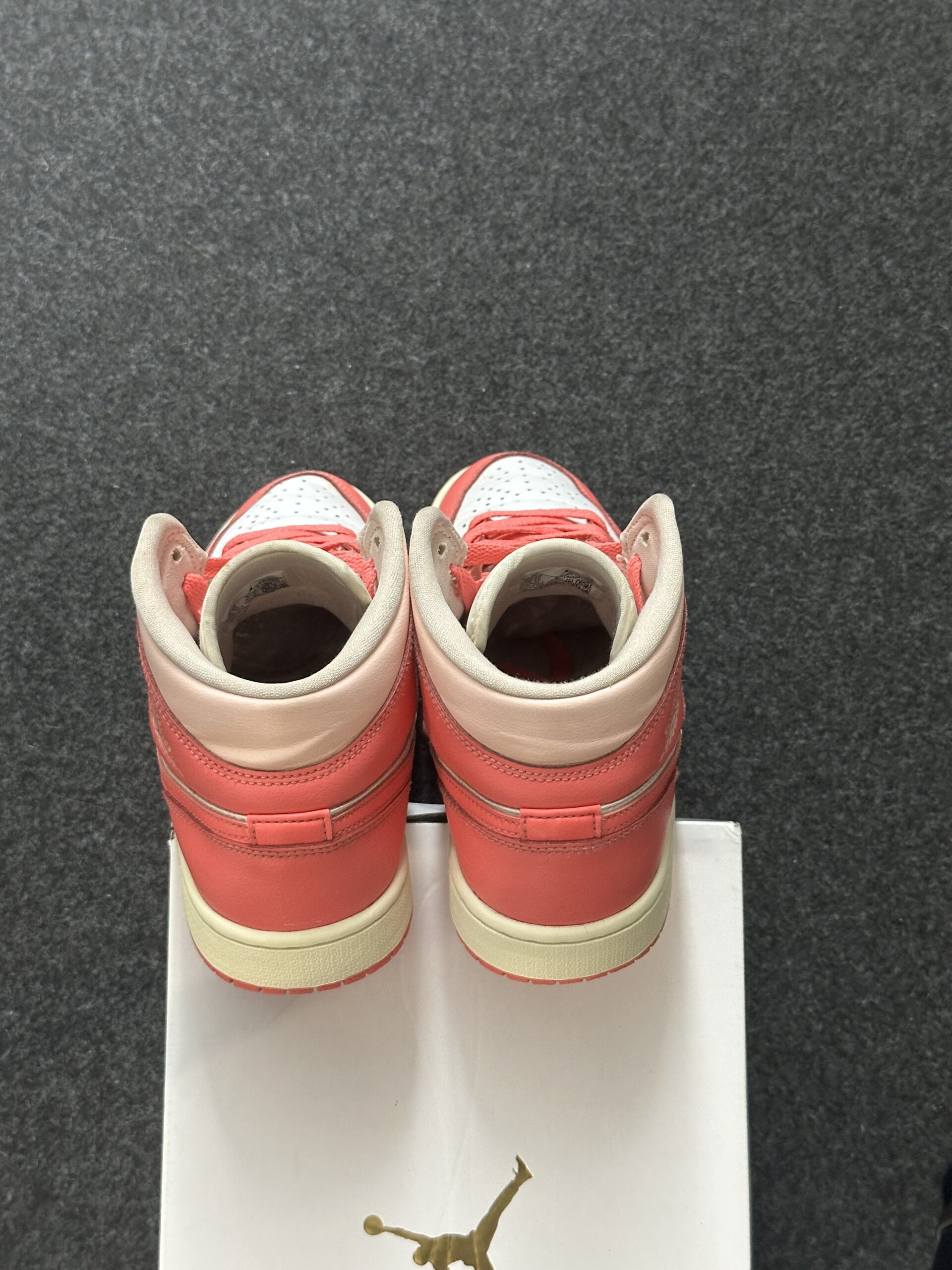 Air Jordan 1 Mid Strawberries and Cream BQ6472-186 taglia EU 39 vista tallone