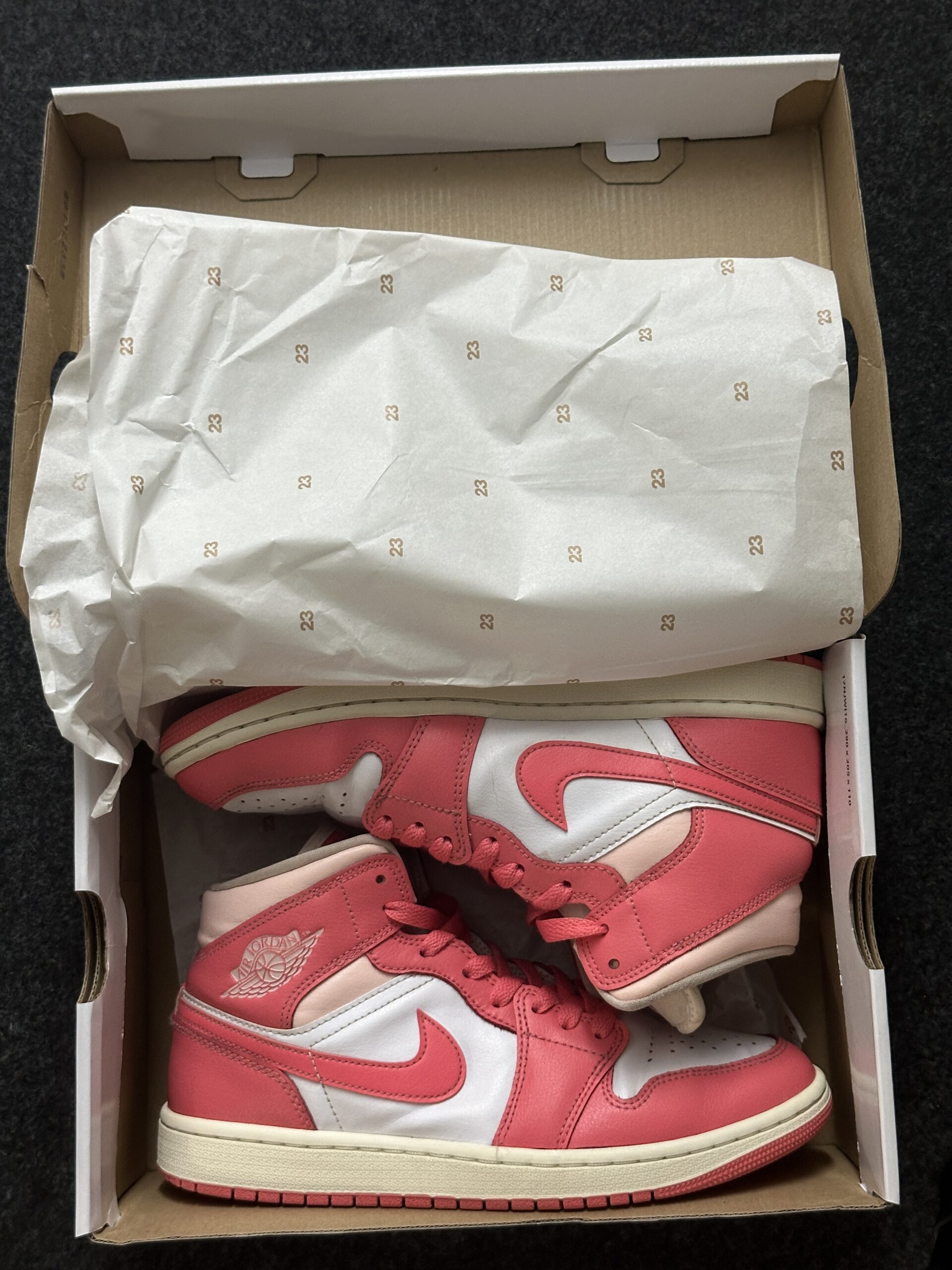 Air Jordan 1 Mid Strawberries and Cream BQ6472-186 taglia EU 39 vista intbox