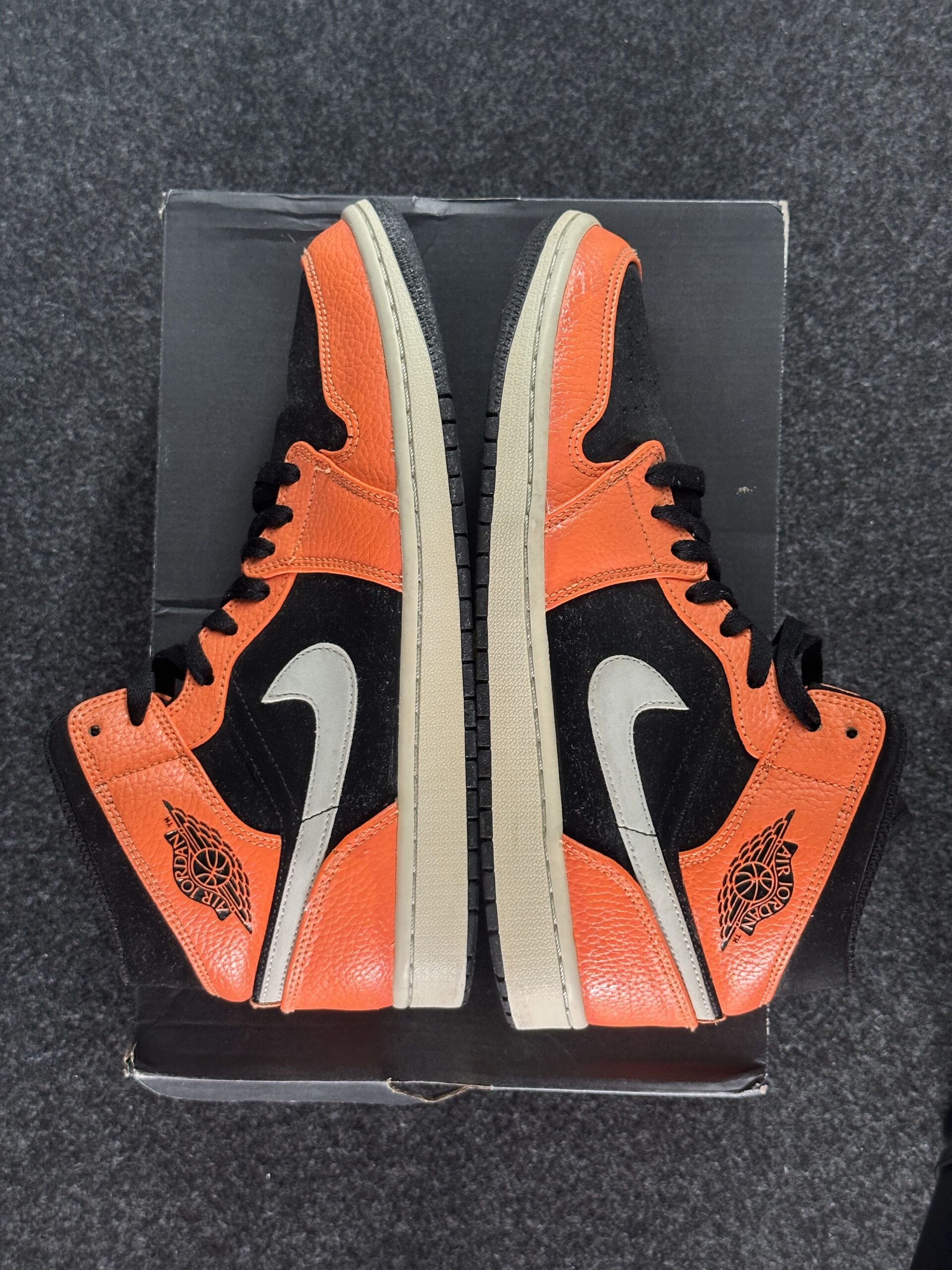 Air Jordan 1 Mid Black Cone 554724-062 taglia EU 43 vista esterna