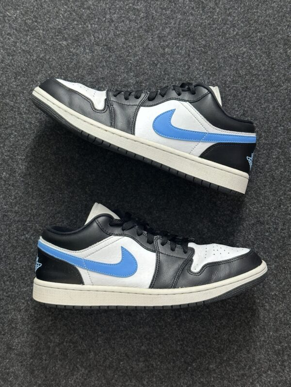 Air Jordan 1 Low Black University Blue DC0774-041 taglia EU 44 vista principale