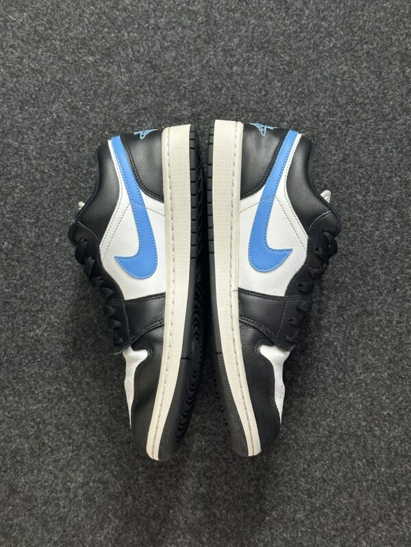 Air Jordan 1 Low Black University Blue DC0774-041 taglia EU 44 vista interna
