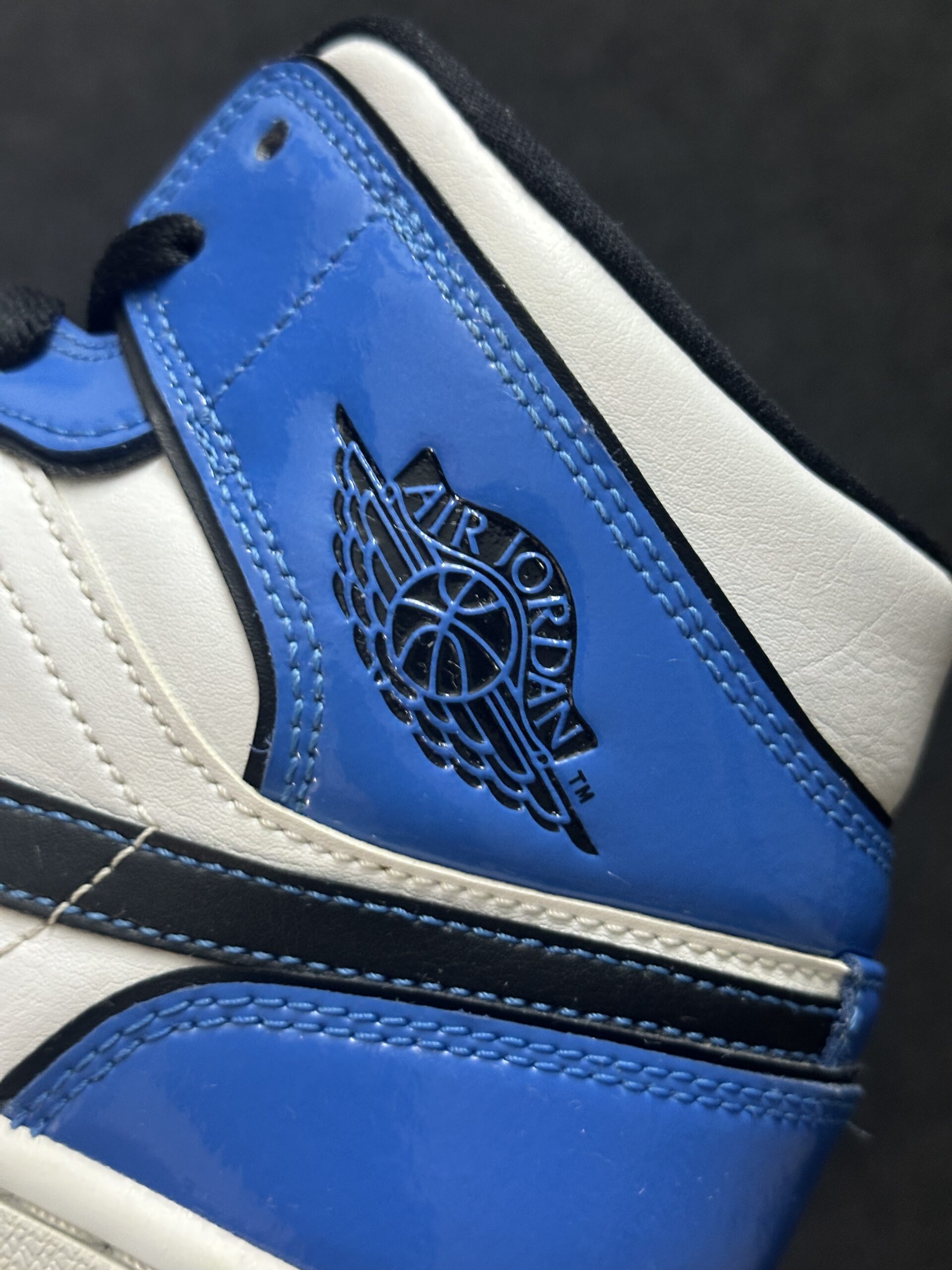 Air Jordan 1 Mid SE Signal Blue DD6834-402 taglia EU 40.5 vista logo