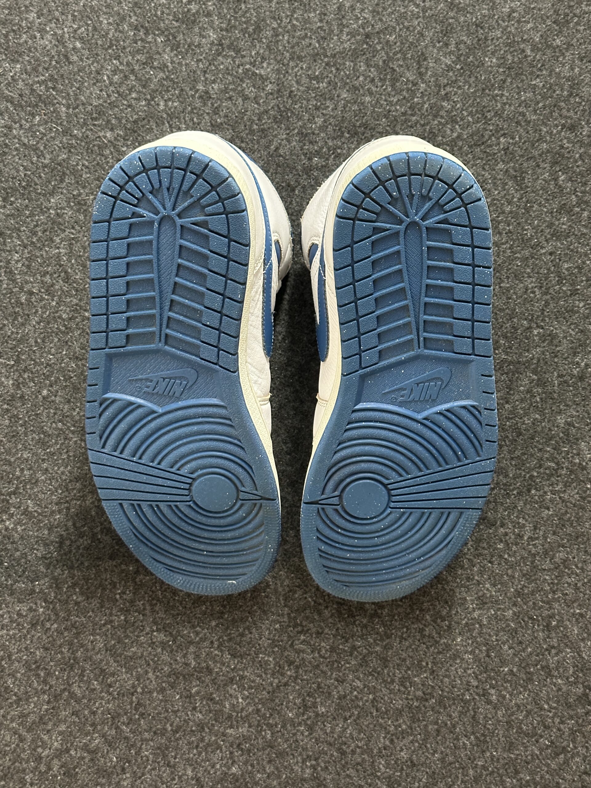 Air Jordan 1 Mid SE Industrial Blue FN5215-141 taglia EU 43 vista suole