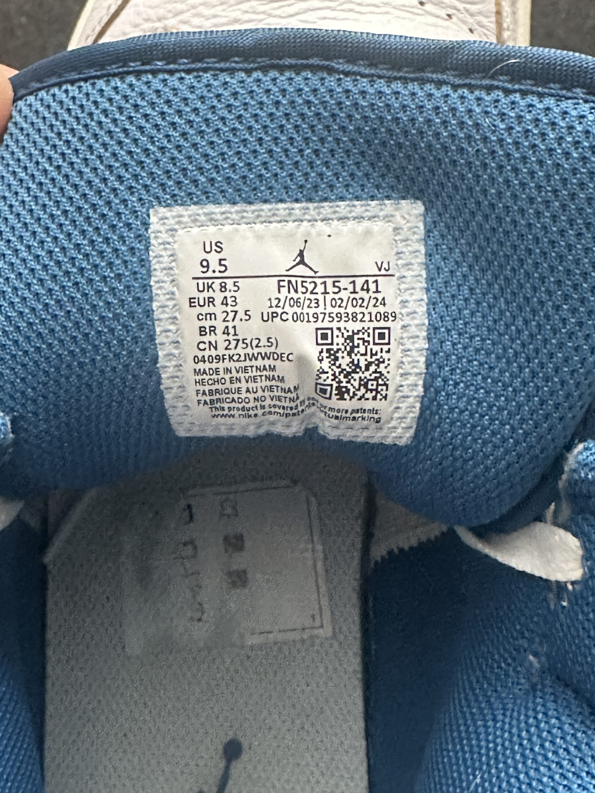 Air Jordan 1 Mid SE Industrial Blue FN5215-141 taglia EU 43 vista label