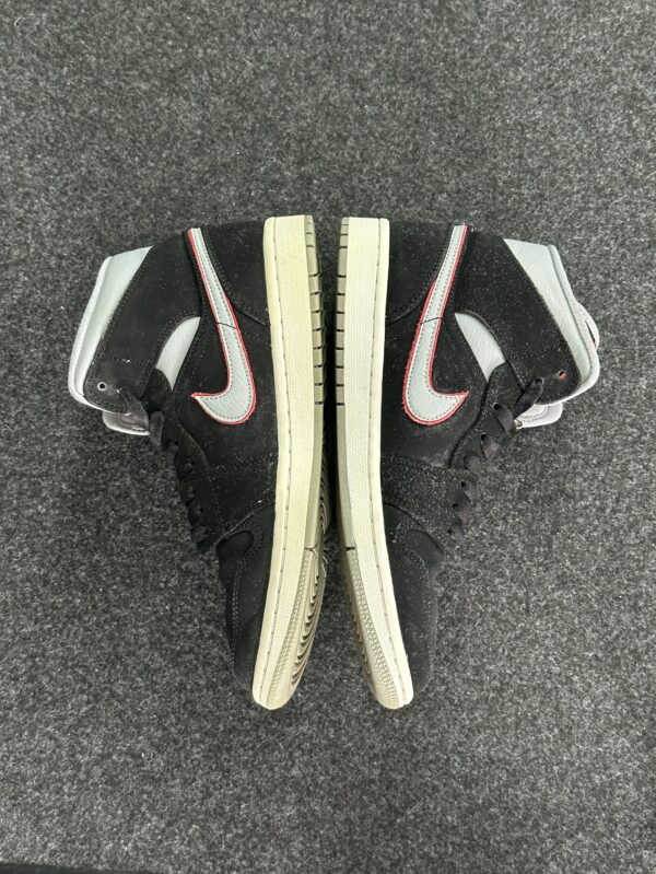 Air Jordan 1 Mid Black Particle Grey Gym Red 554724-060 taglia EU 41 vista interna