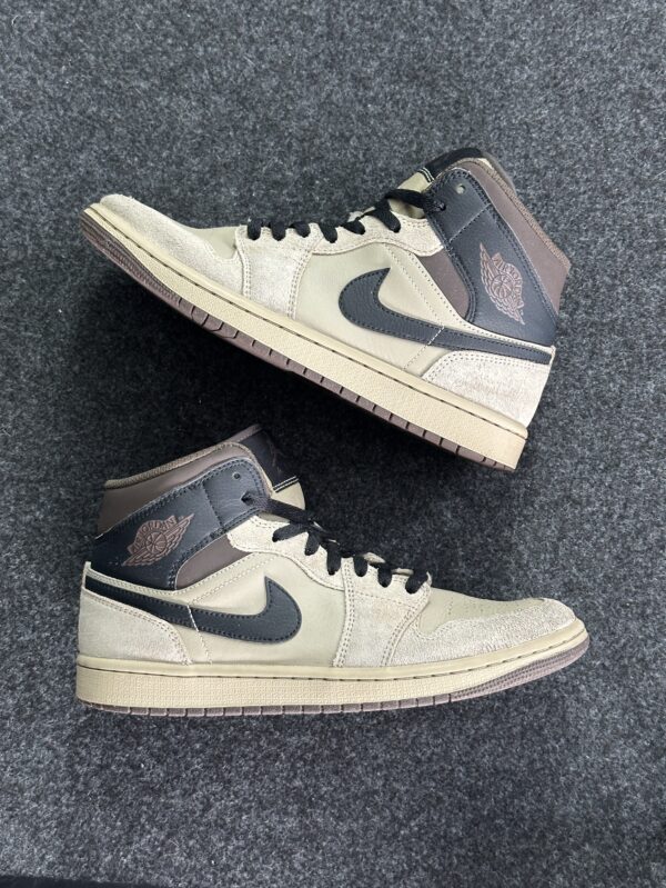 Air Jordan 1 Mid Khaki Baroque Brown HV6422-200 taglia EU 41 vista principale