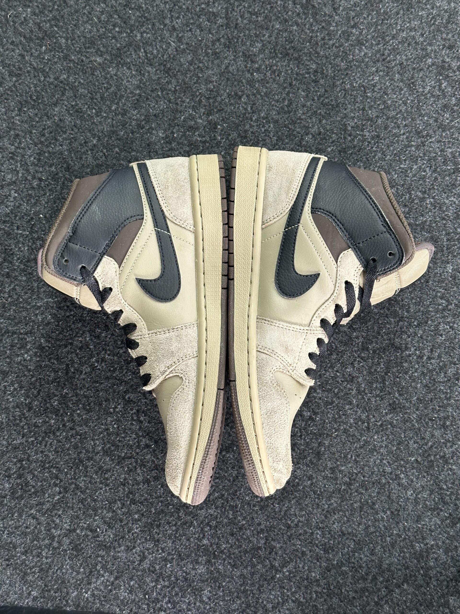Air Jordan 1 Mid Khaki Baroque Brown HV6422-200 taglia EU 41 vista interna
