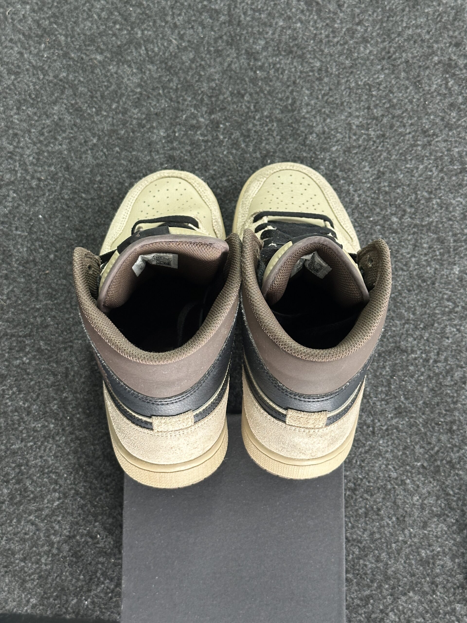 Air Jordan 1 Mid Khaki Baroque Brown HV6422-200 taglia EU 41 vista tallone