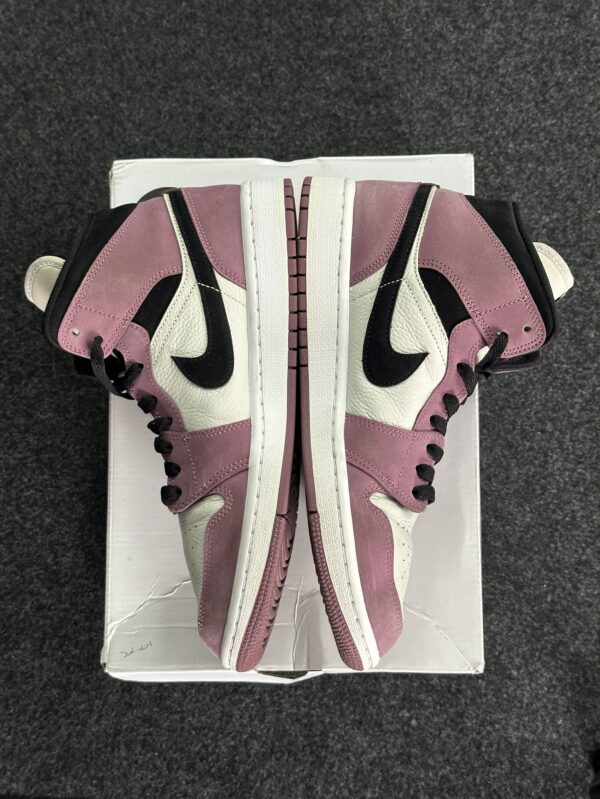 Air Jordan 1 Mid SE Light Mulberry DC7267-500 taglia EU 42 vista interna