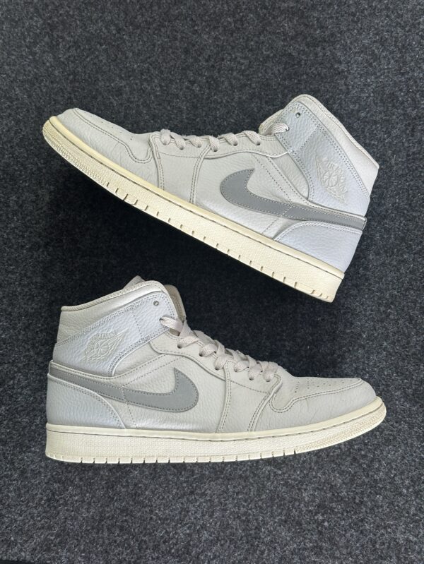 Air Jordan 1 Mid SE Grey Fog 852542-003 taglia EU 44 vista principale