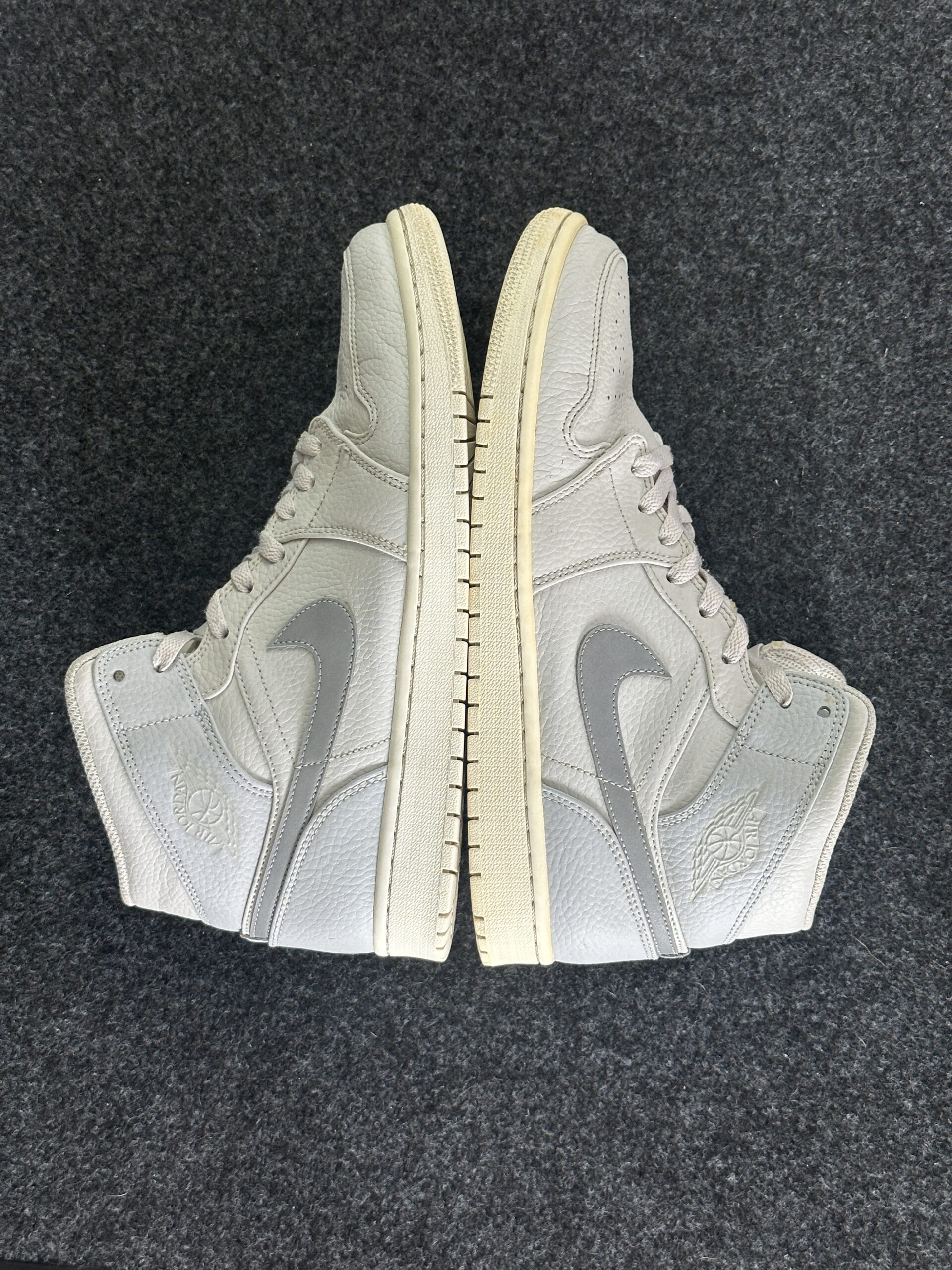 Air Jordan 1 Mid SE Grey Fog 852542-003 taglia EU 44 vista esterna