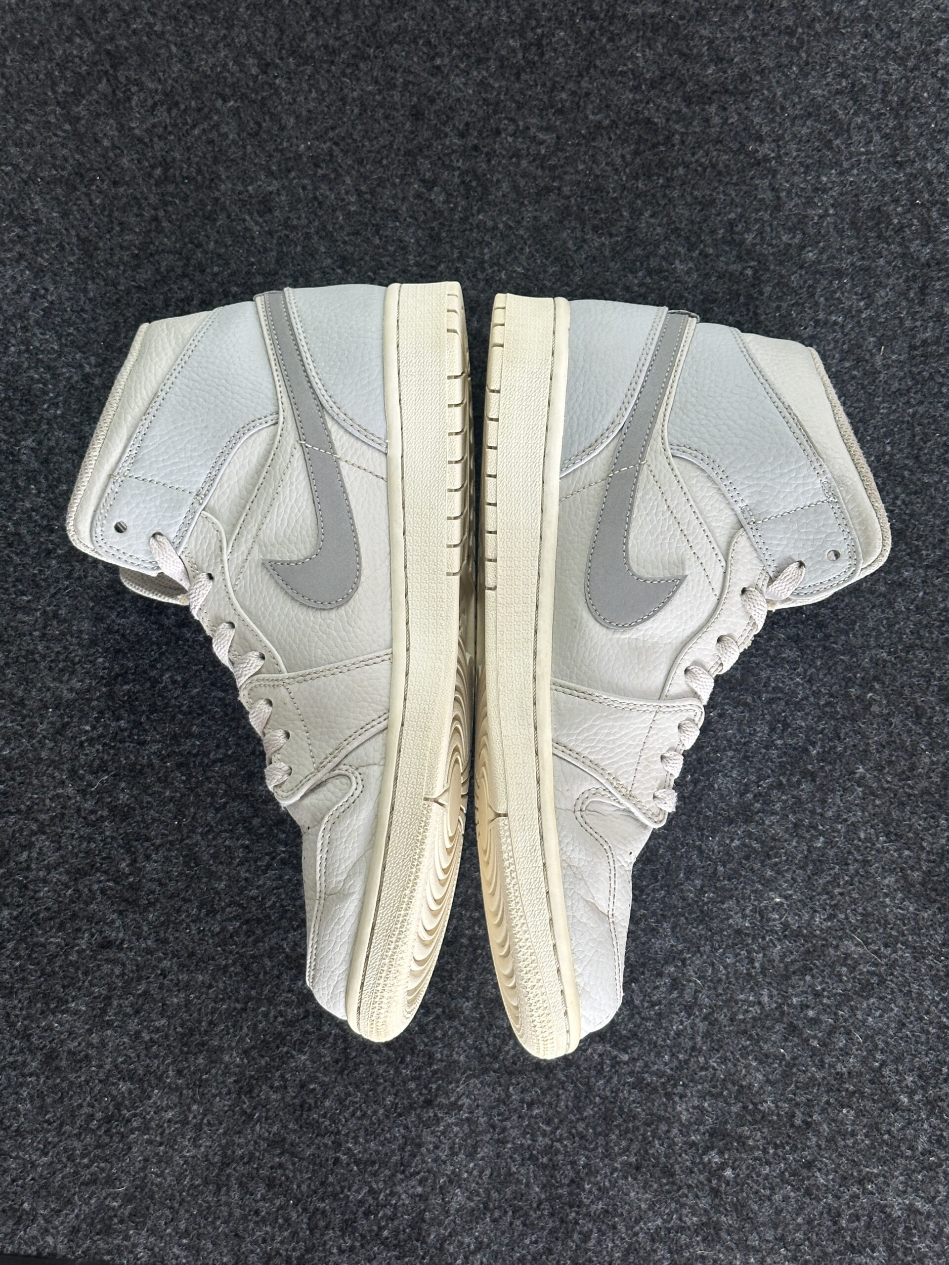 Air Jordan 1 Mid SE Grey Fog 852542-003 taglia EU 44 vista interna