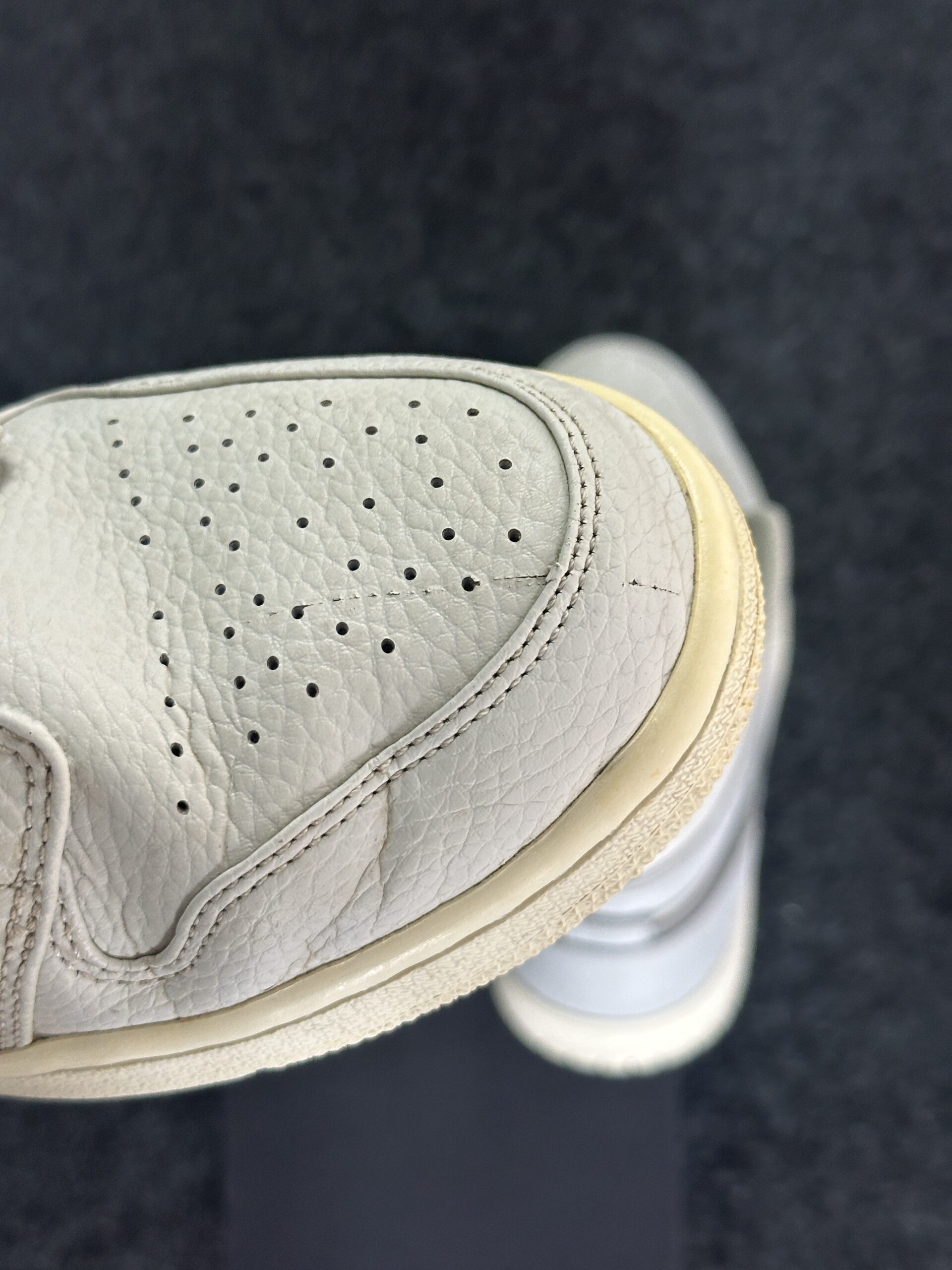 Air Jordan 1 Mid SE Grey Fog 852542-003 taglia EU 44 vista dif