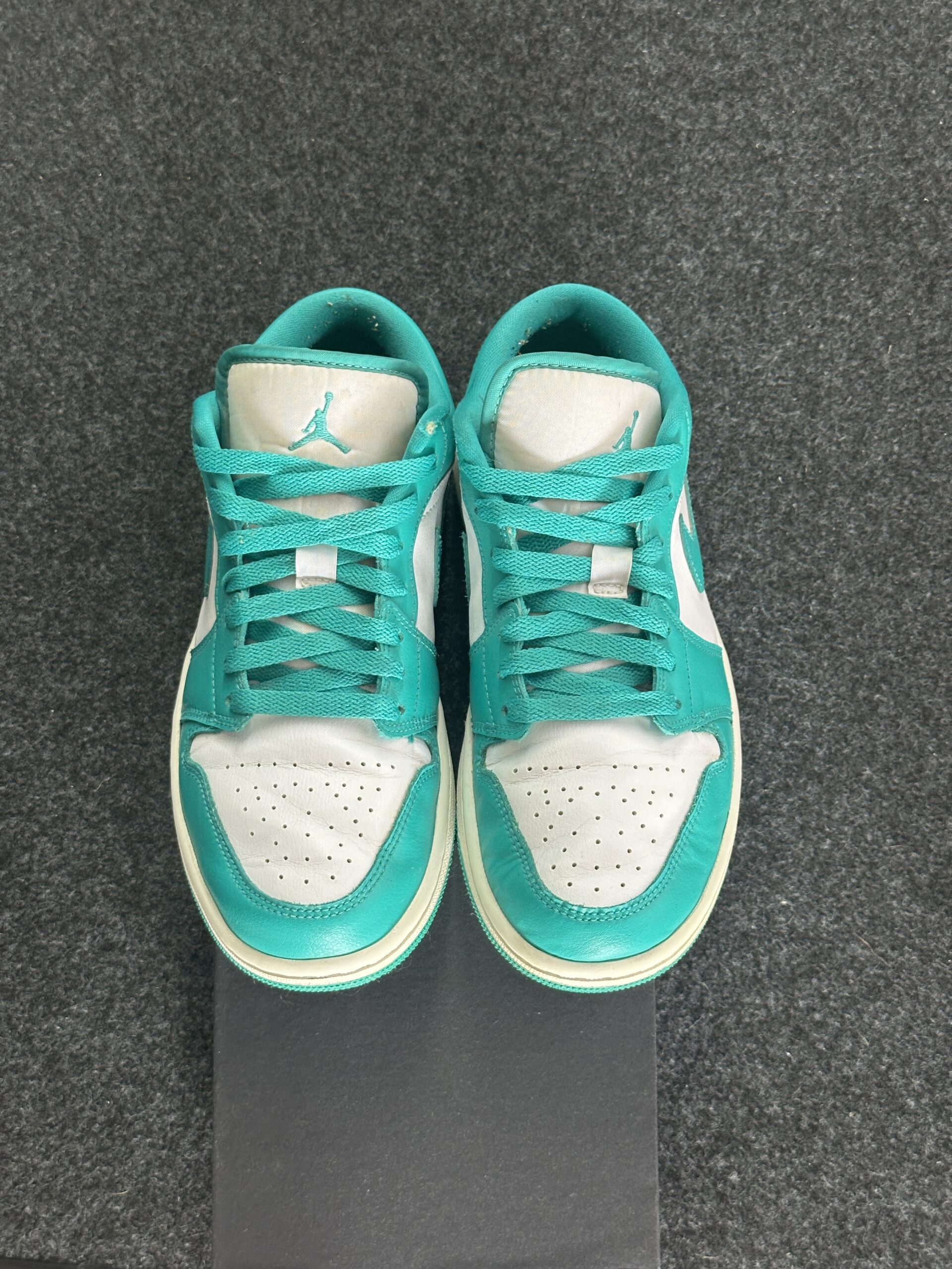 Air Jordan 1 Low New Emerald DC0774-132 taglia EU 40 vista punta