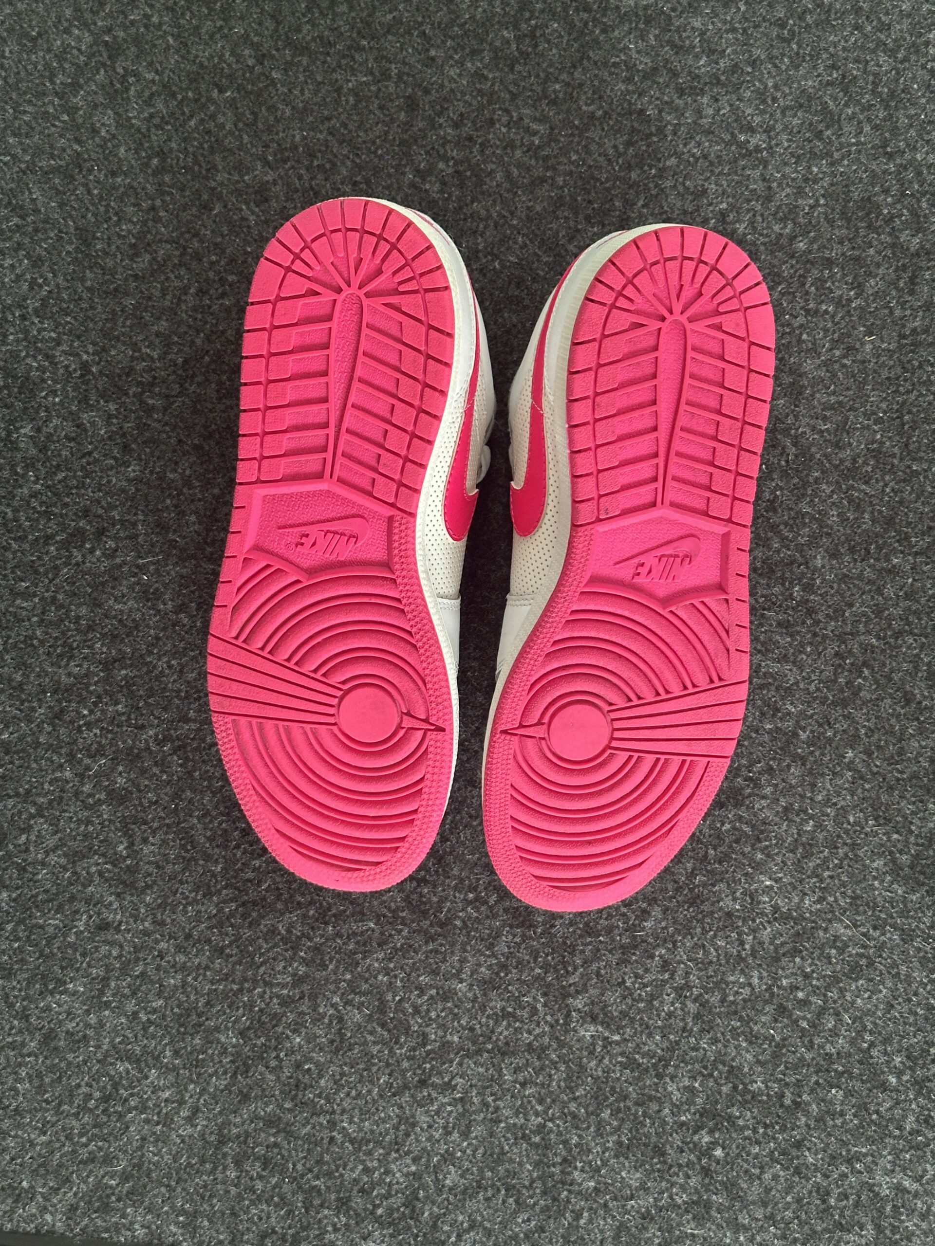 Air Jordan 1 Low Pink Iridescent White 554723-109 taglia EU 40 vista suole