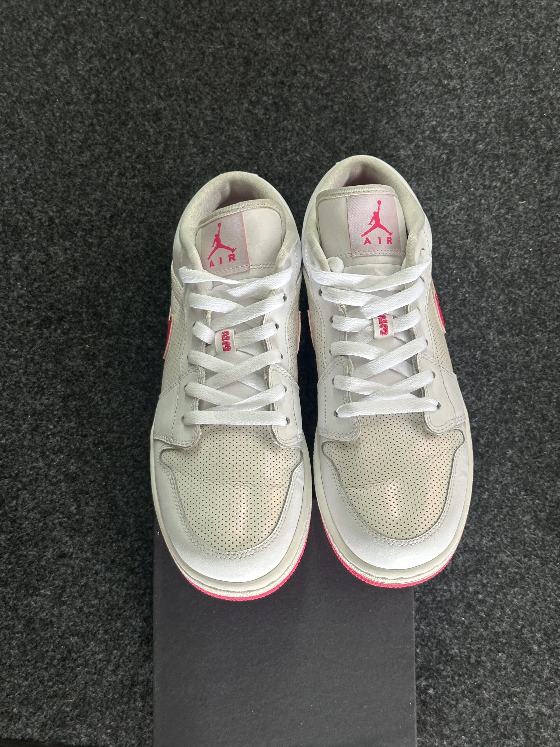 Air Jordan 1 Low Pink Iridescent White 554723-109 taglia EU 40 vista punta