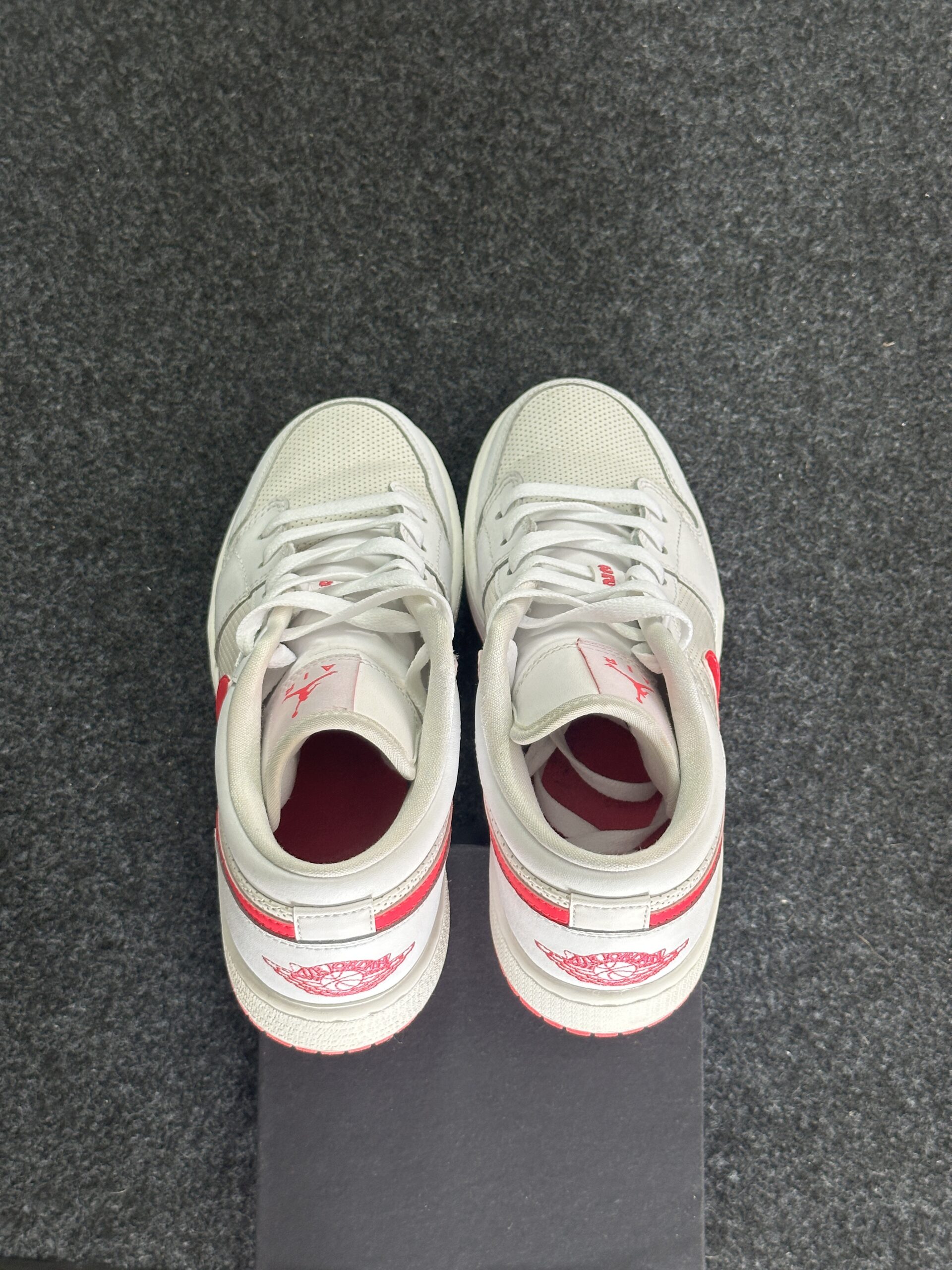 Air Jordan 1 Low Pink Iridescent White 554723-109 taglia EU 40 vista tallone
