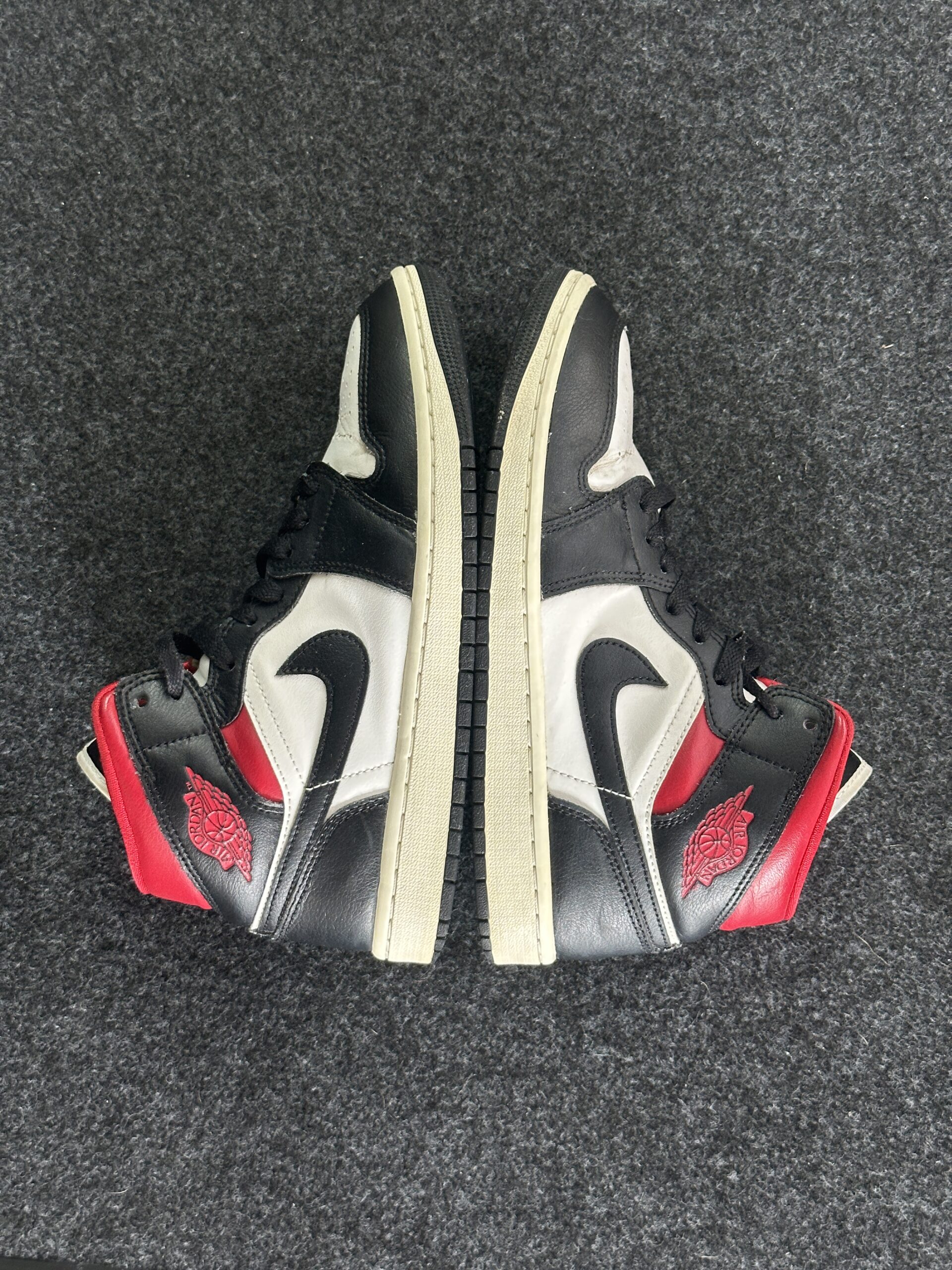 Air Jordan 1 Mid Black Gym Red BQ6472-061 taglia EU 40 vista esterna