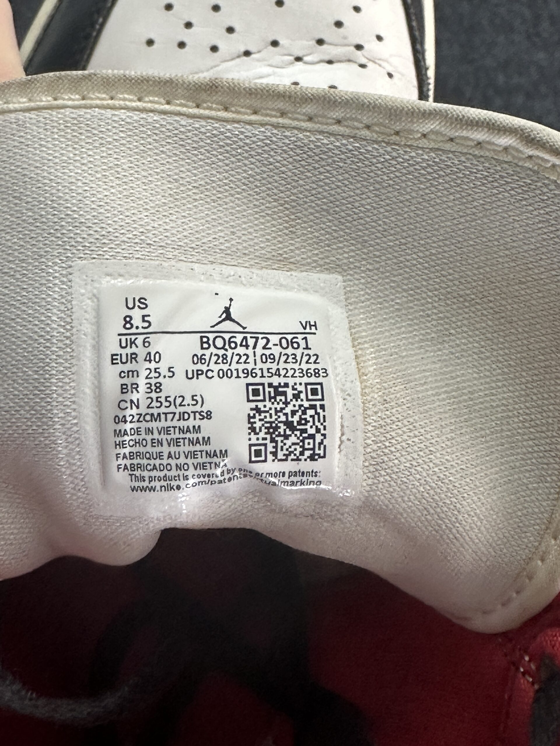 Air Jordan 1 Mid Black Gym Red BQ6472-061 taglia EU 40 vista label