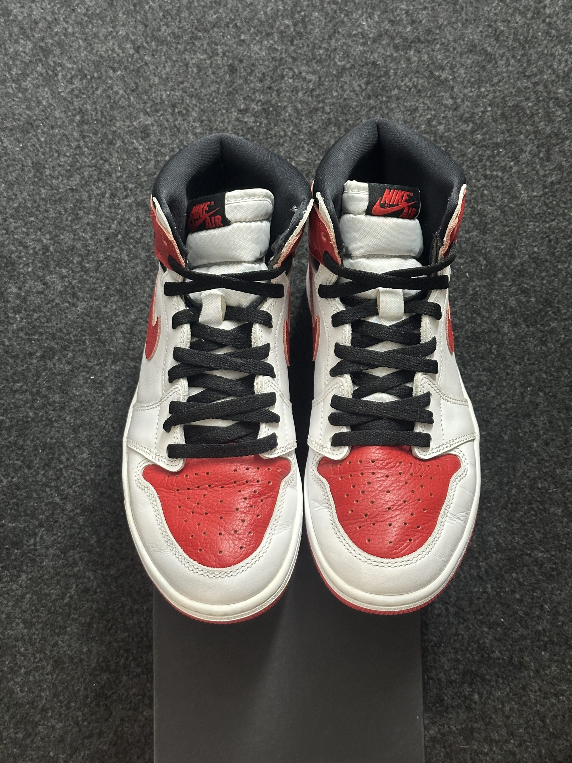 Air Jordan 1 Retro High OG Heritage 555088-161 taglia EU 41 vista punta